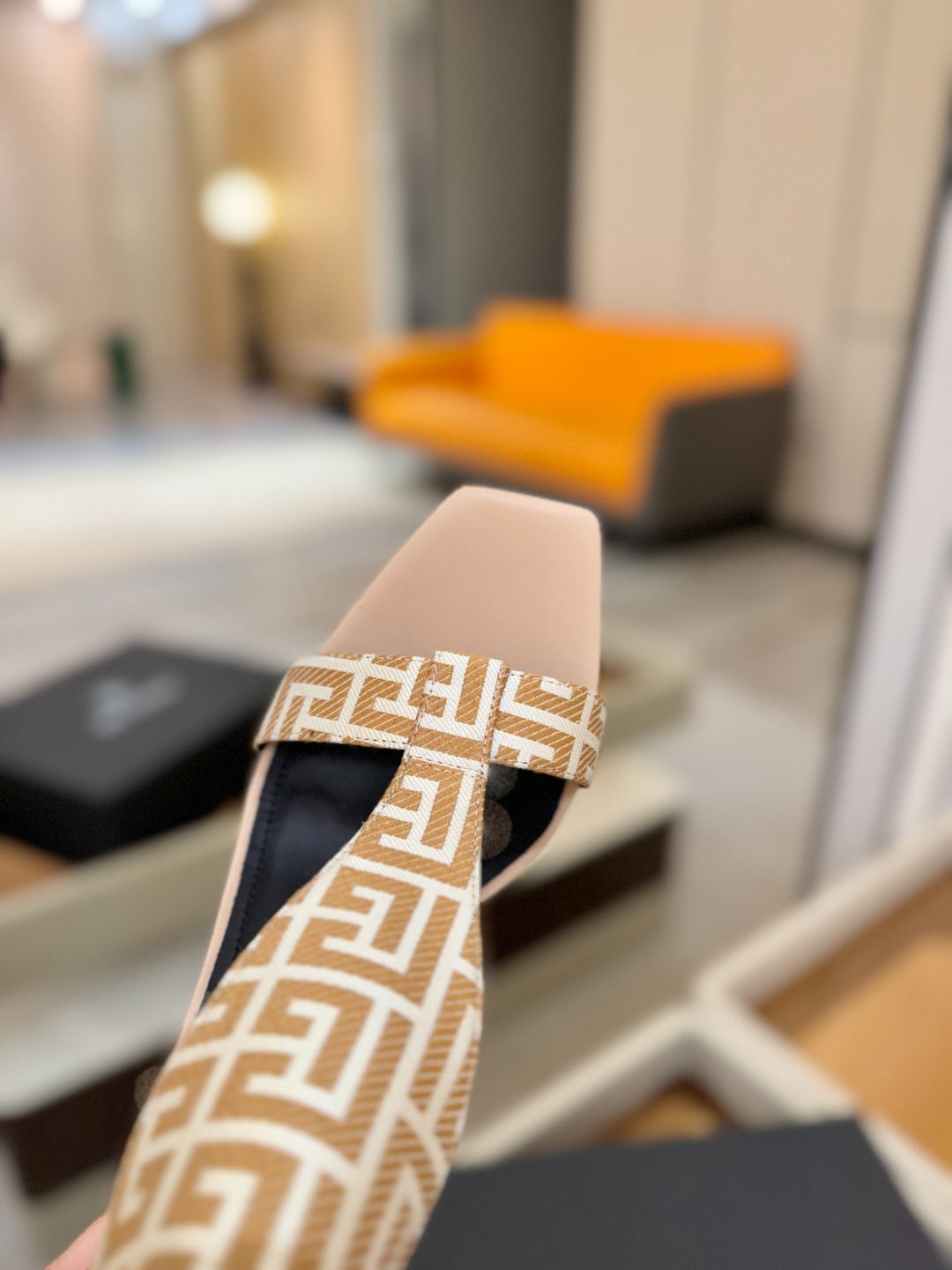 巴尔曼 走秀恨天高水台凉鞋。ʚ😊ɞ 品牌巴尔曼𝘽𝙖𝙡𝙢𝙖𝙞𝙣由法国时装设计师𝙥𝙞𝙚𝙧𝙧𝙚 𝘽𝙖𝙡𝙢𝙖𝙞𝙣