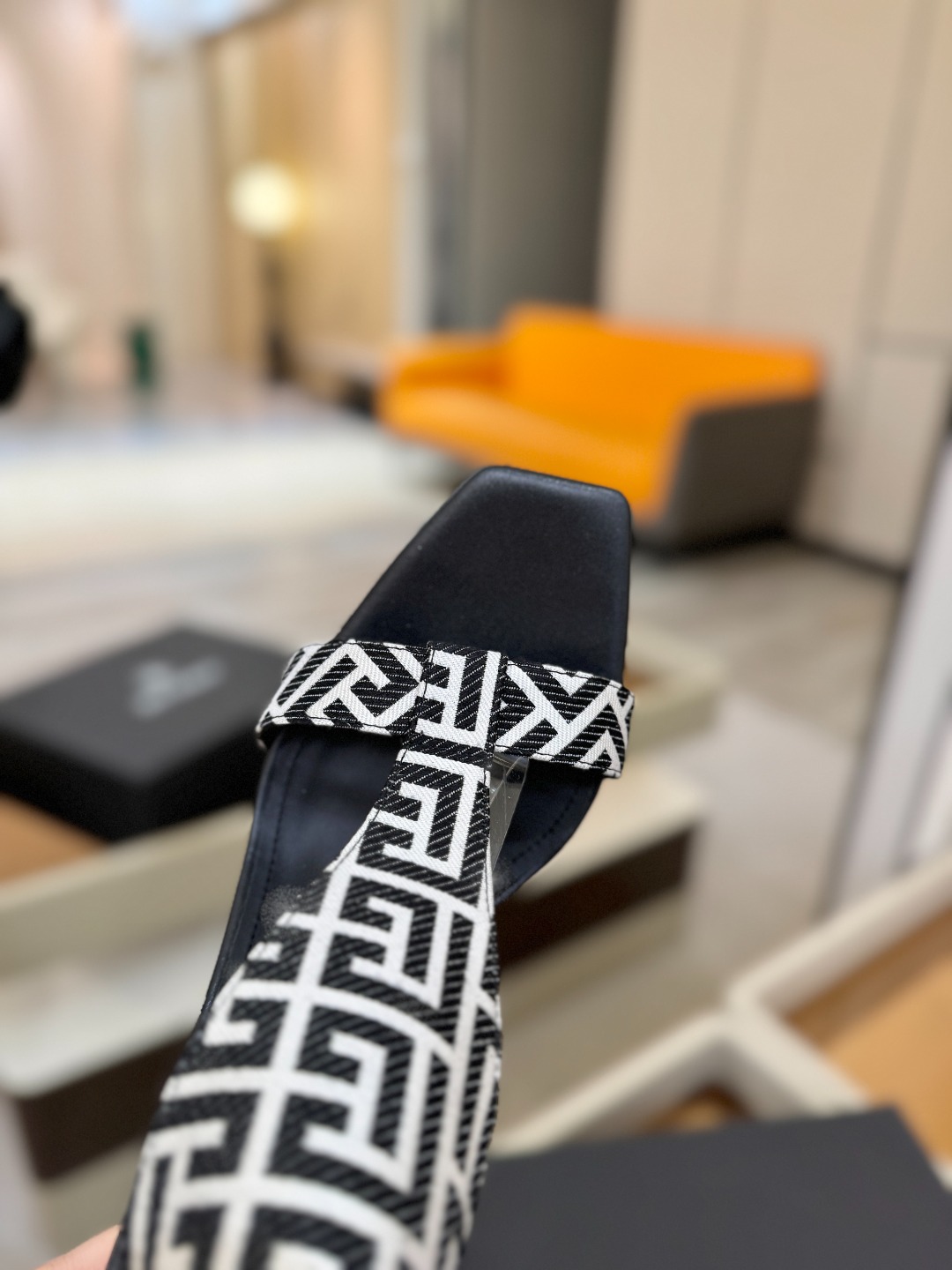 巴尔曼 走秀恨天高水台凉鞋。ʚ😊ɞ 品牌巴尔曼𝘽𝙖𝙡𝙢𝙖𝙞𝙣由法国时装设计师𝙥𝙞𝙚𝙧𝙧𝙚 𝘽𝙖𝙡𝙢𝙖𝙞𝙣