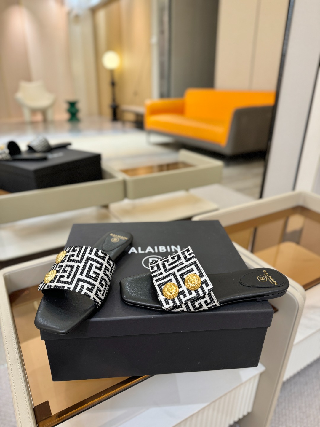 Balmain巴尔曼 走秀时装平底拖鞋𝘽𝙖𝙡𝙢𝙖𝙞𝙣巴尔曼 愈发別致出众 赶紧来一双巴尔曼小美鞋率性的𝘽