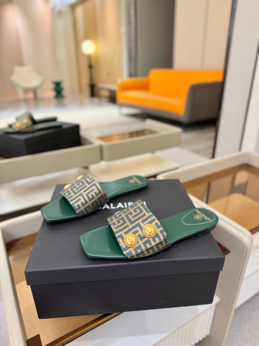 Balmain巴尔曼 走秀时装平底拖鞋𝘽𝙖𝙡𝙢𝙖𝙞𝙣巴尔曼 愈发別致出众 赶紧来一双巴尔曼小美鞋率性的𝘽