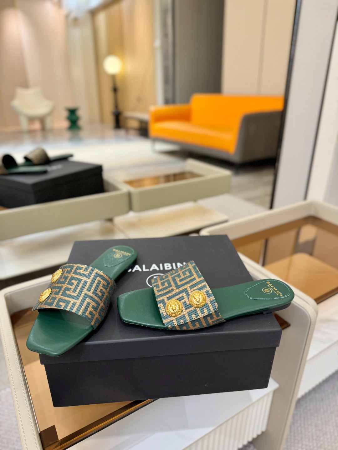 Balmain巴尔曼 走秀时装平底拖鞋𝘽𝙖𝙡𝙢𝙖𝙞𝙣巴尔曼 愈发別致出众 赶紧来一双巴尔曼小美鞋率性的𝘽