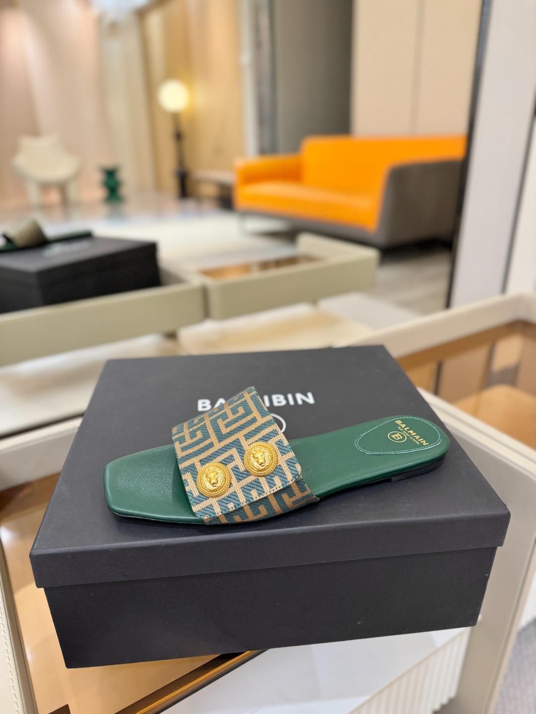 Balmain巴尔曼 走秀时装平底拖鞋𝘽𝙖𝙡𝙢𝙖𝙞𝙣巴尔曼 愈发別致出众 赶紧来一双巴尔曼小美鞋率性的𝘽