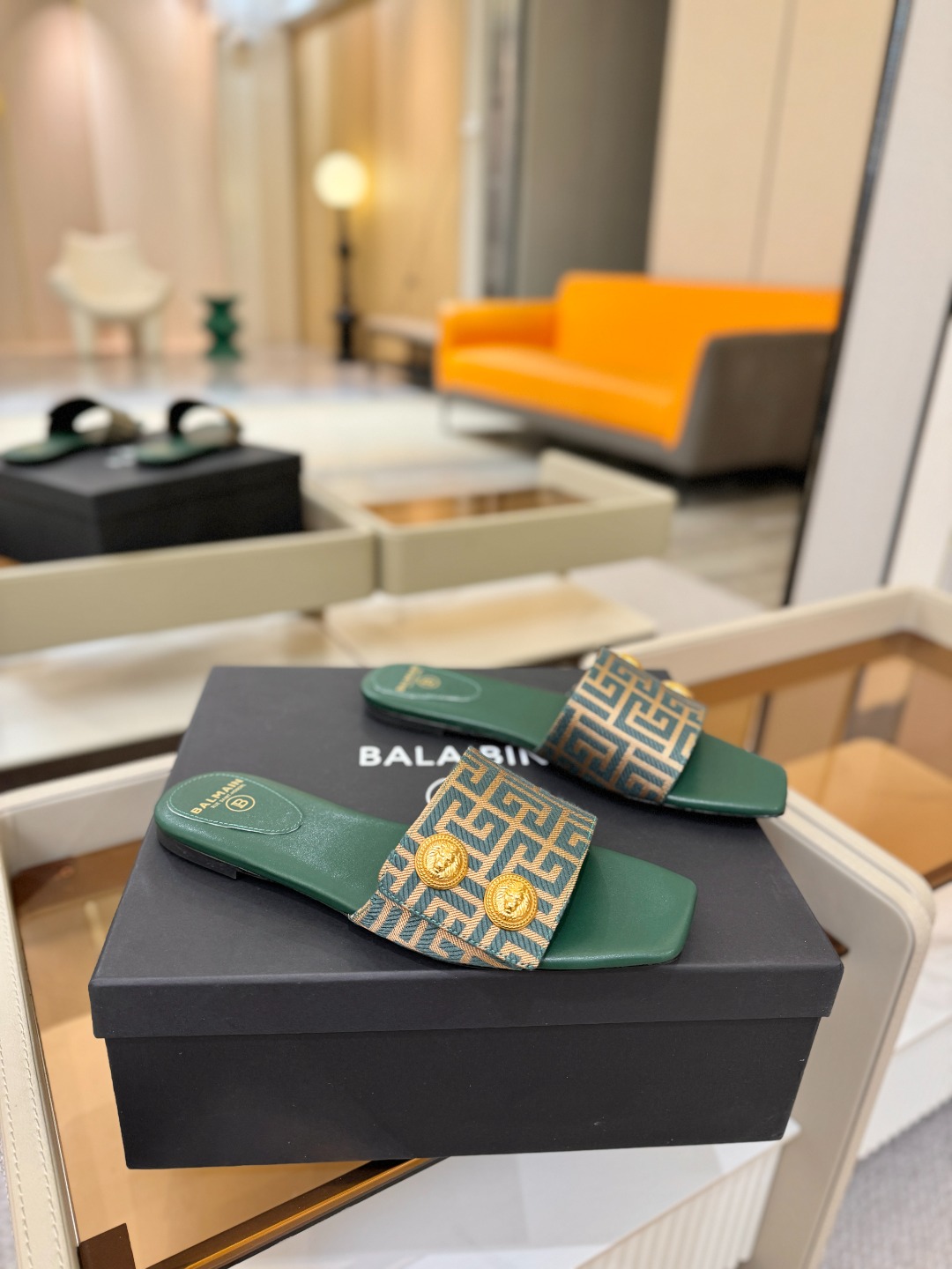 Balmain巴尔曼 走秀时装平底拖鞋𝘽𝙖𝙡𝙢𝙖𝙞𝙣巴尔曼 愈发別致出众 赶紧来一双巴尔曼小美鞋率性的𝘽