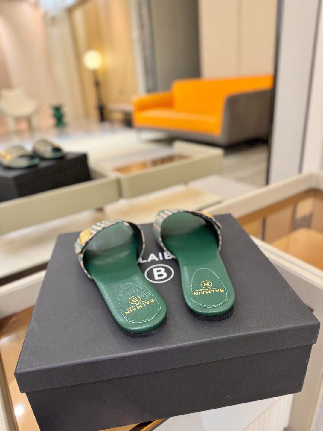 Balmain巴尔曼 走秀时装平底拖鞋𝘽𝙖𝙡𝙢𝙖𝙞𝙣巴尔曼 愈发別致出众 赶紧来一双巴尔曼小美鞋率性的𝘽