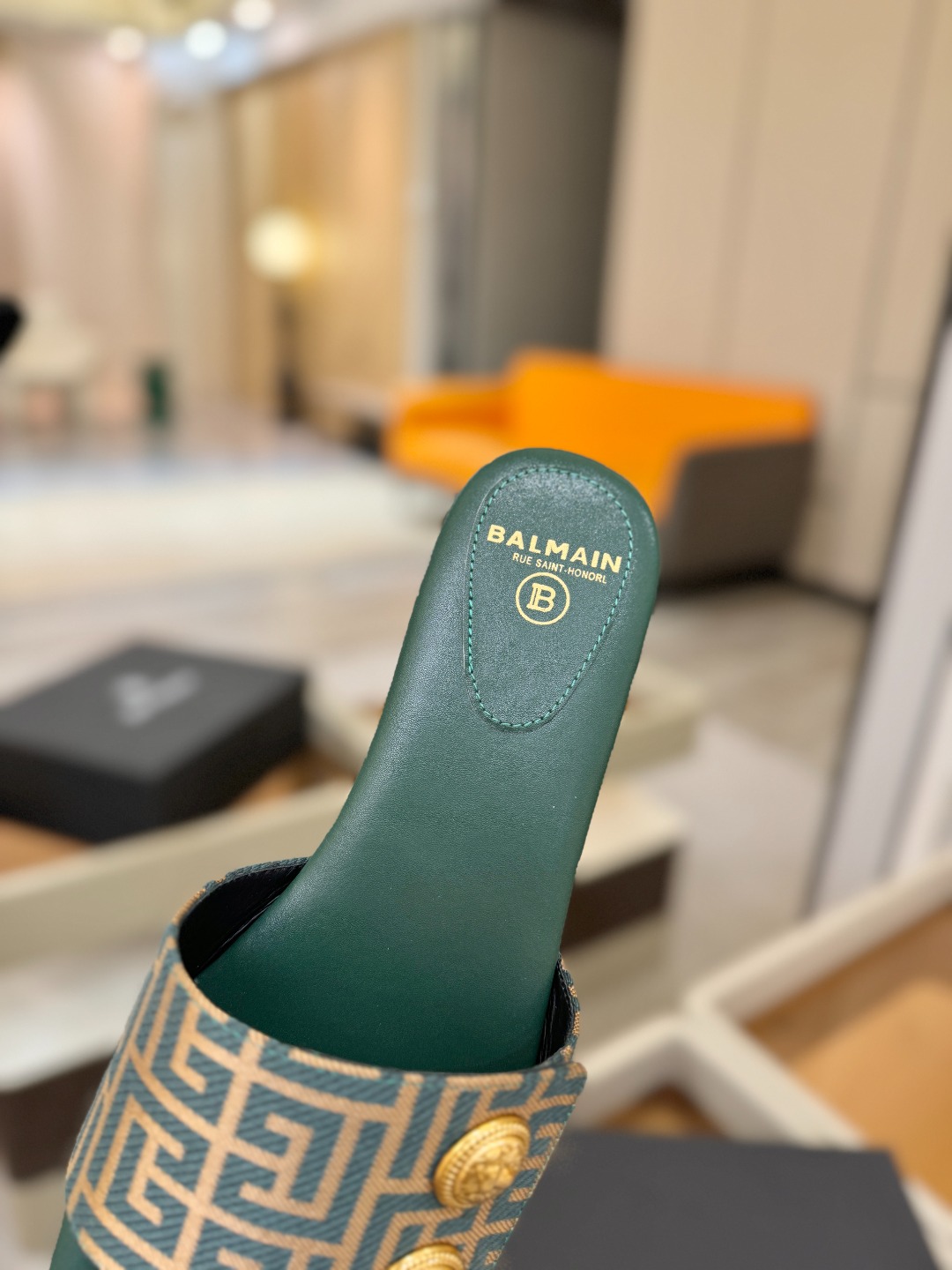 Balmain巴尔曼 走秀时装平底拖鞋𝘽𝙖𝙡𝙢𝙖𝙞𝙣巴尔曼 愈发別致出众 赶紧来一双巴尔曼小美鞋率性的𝘽