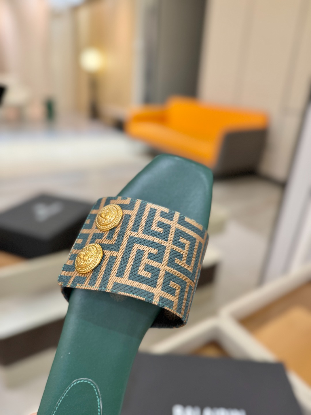 Balmain巴尔曼 走秀时装平底拖鞋𝘽𝙖𝙡𝙢𝙖𝙞𝙣巴尔曼 愈发別致出众 赶紧来一双巴尔曼小美鞋率性的𝘽