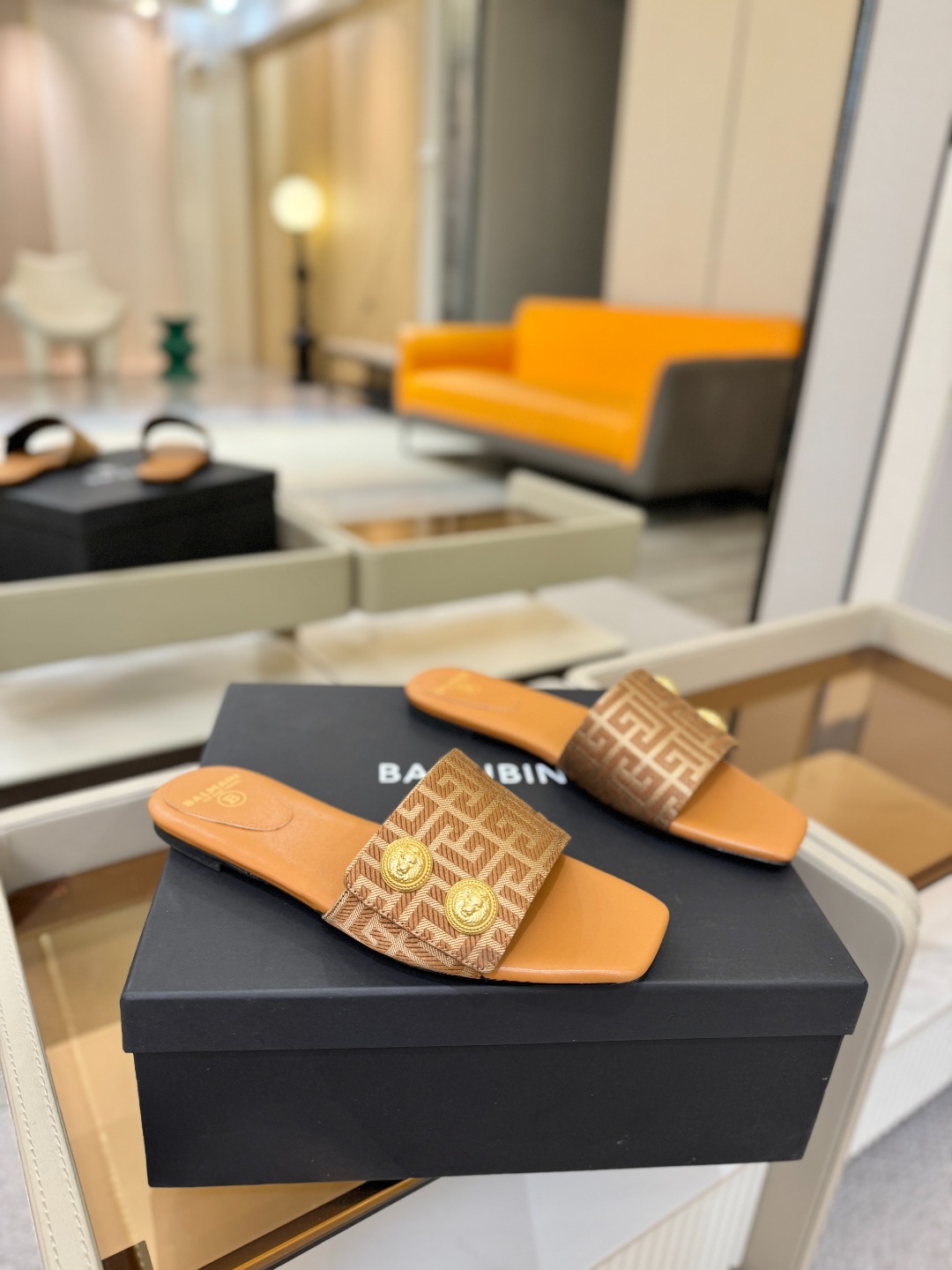 Balmain巴尔曼 走秀时装平底拖鞋𝘽𝙖𝙡𝙢𝙖𝙞𝙣巴尔曼 愈发別致出众 赶紧来一双巴尔曼小美鞋率性的𝘽