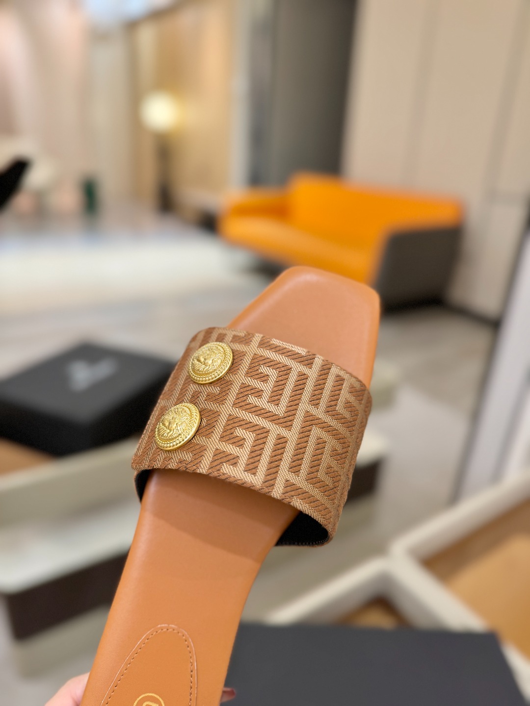 Balmain巴尔曼 走秀时装平底拖鞋𝘽𝙖𝙡𝙢𝙖𝙞𝙣巴尔曼 愈发別致出众 赶紧来一双巴尔曼小美鞋率性的𝘽