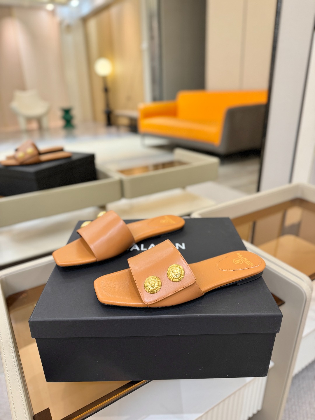 Balmain巴尔曼 走秀时装平底拖鞋𝘽𝙖𝙡𝙢𝙖𝙞𝙣巴尔曼 愈发別致出众 赶紧来一双巴尔曼小美鞋率性的𝘽