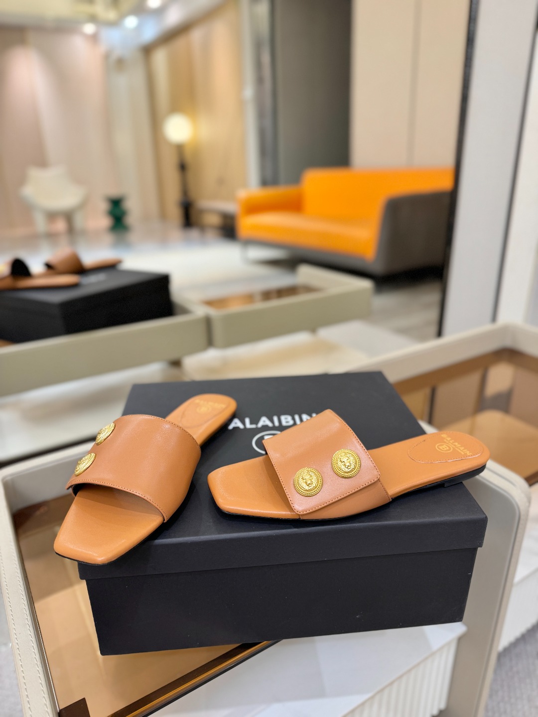 Balmain巴尔曼 走秀时装平底拖鞋𝘽𝙖𝙡𝙢𝙖𝙞𝙣巴尔曼 愈发別致出众 赶紧来一双巴尔曼小美鞋率性的𝘽