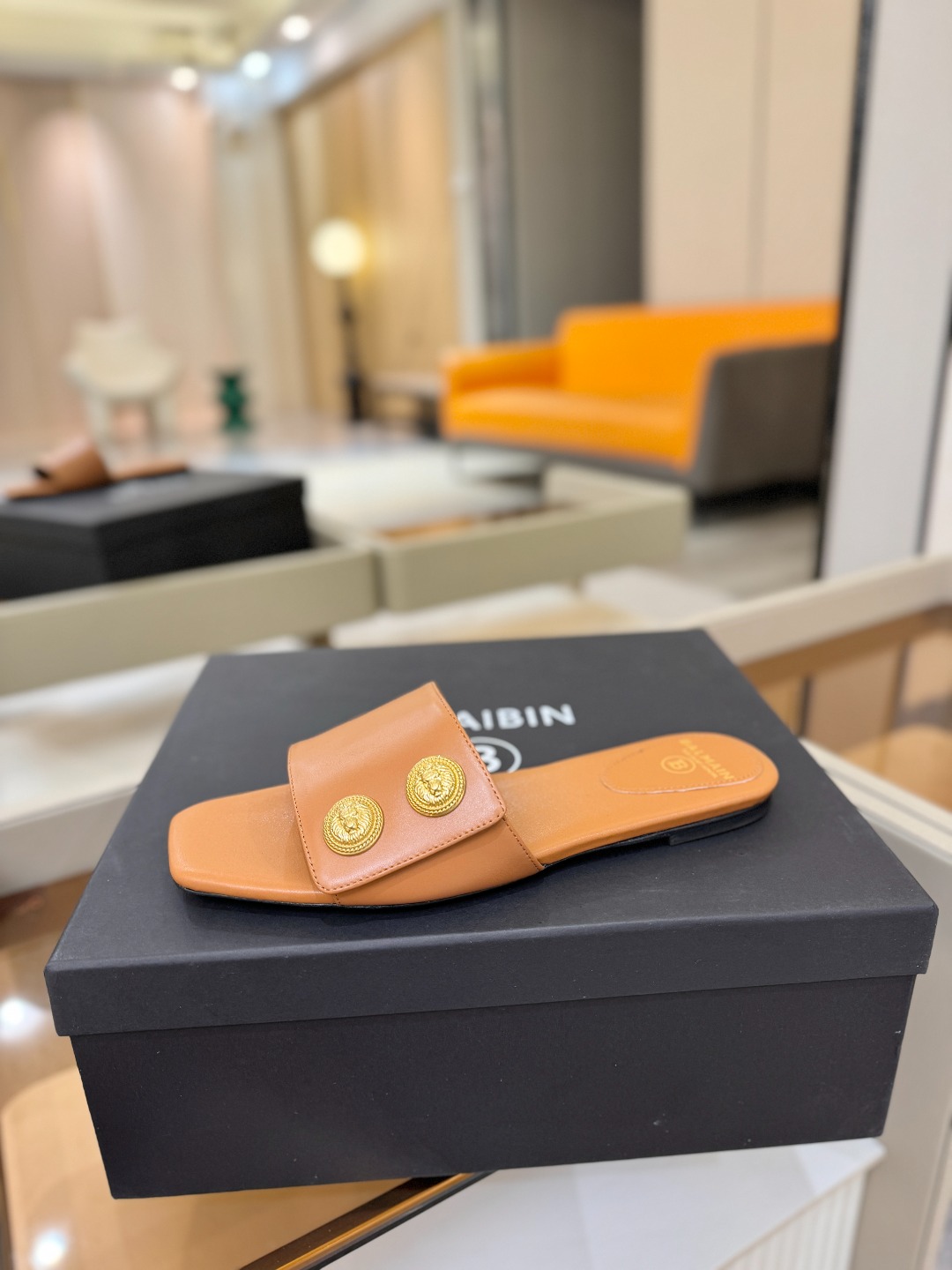 Balmain巴尔曼 走秀时装平底拖鞋𝘽𝙖𝙡𝙢𝙖𝙞𝙣巴尔曼 愈发別致出众 赶紧来一双巴尔曼小美鞋率性的𝘽