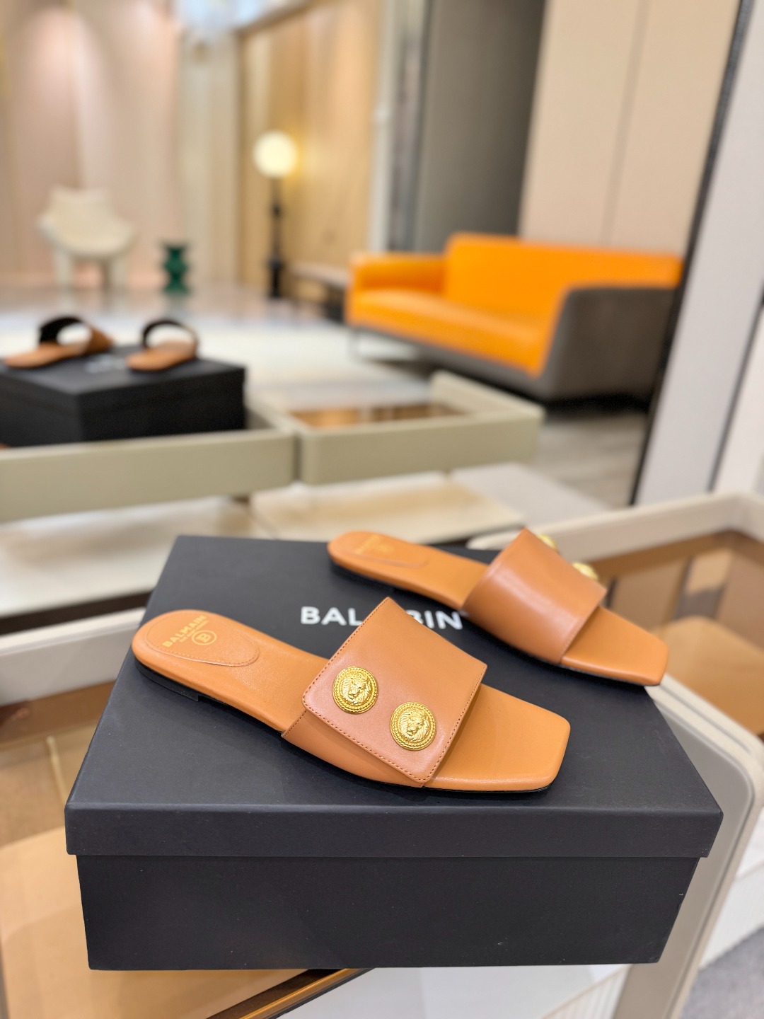 Balmain巴尔曼 走秀时装平底拖鞋𝘽𝙖𝙡𝙢𝙖𝙞𝙣巴尔曼 愈发別致出众 赶紧来一双巴尔曼小美鞋率性的𝘽