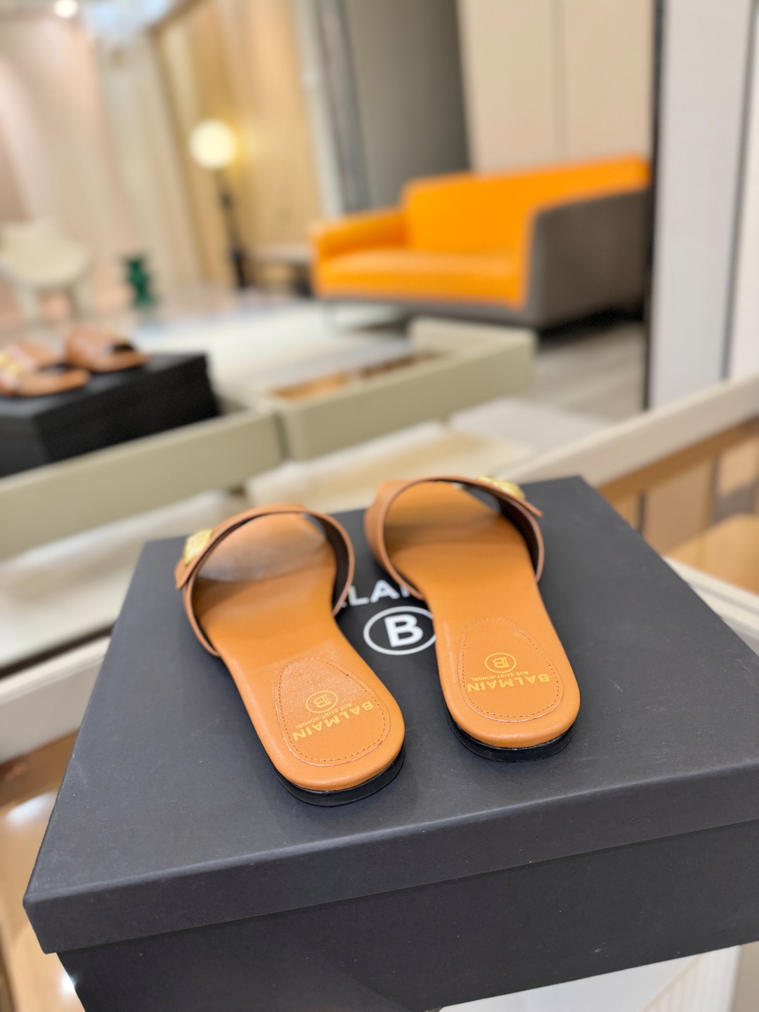 Balmain巴尔曼 走秀时装平底拖鞋𝘽𝙖𝙡𝙢𝙖𝙞𝙣巴尔曼 愈发別致出众 赶紧来一双巴尔曼小美鞋率性的𝘽