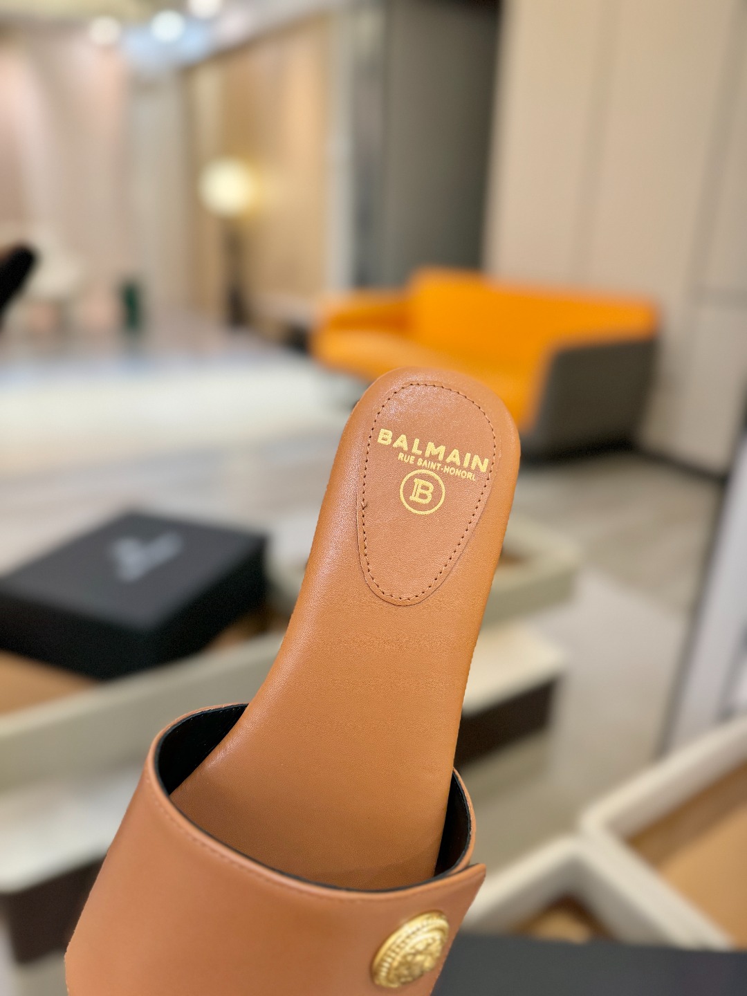 Balmain巴尔曼 走秀时装平底拖鞋𝘽𝙖𝙡𝙢𝙖𝙞𝙣巴尔曼 愈发別致出众 赶紧来一双巴尔曼小美鞋率性的𝘽