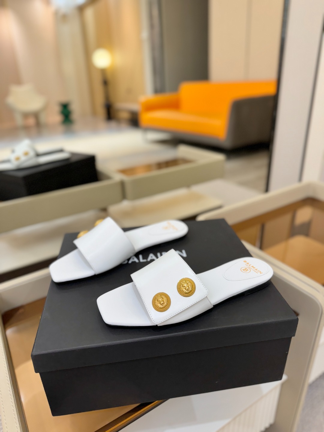 Balmain巴尔曼 走秀时装平底拖鞋𝘽𝙖𝙡𝙢𝙖𝙞𝙣巴尔曼 愈发別致出众 赶紧来一双巴尔曼小美鞋率性的𝘽