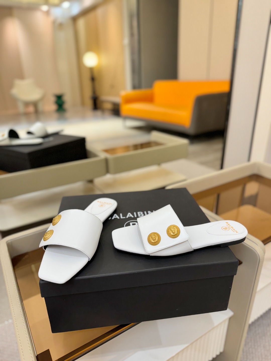 Balmain巴尔曼 走秀时装平底拖鞋𝘽𝙖𝙡𝙢𝙖𝙞𝙣巴尔曼 愈发別致出众 赶紧来一双巴尔曼小美鞋率性的𝘽