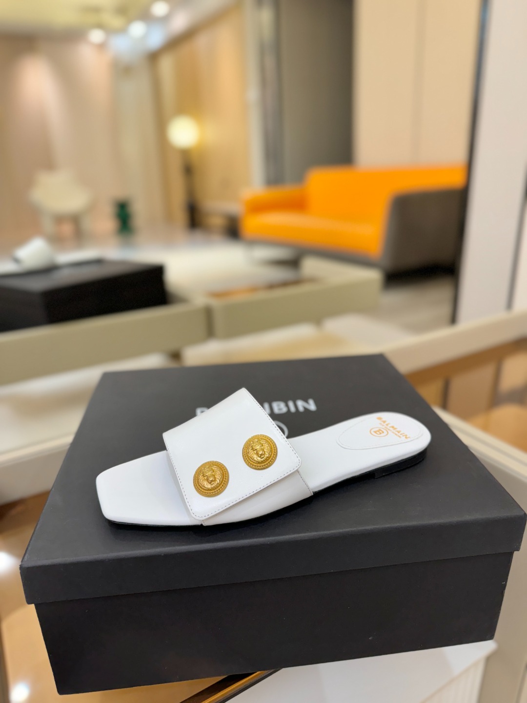 Balmain巴尔曼 走秀时装平底拖鞋𝘽𝙖𝙡𝙢𝙖𝙞𝙣巴尔曼 愈发別致出众 赶紧来一双巴尔曼小美鞋率性的𝘽