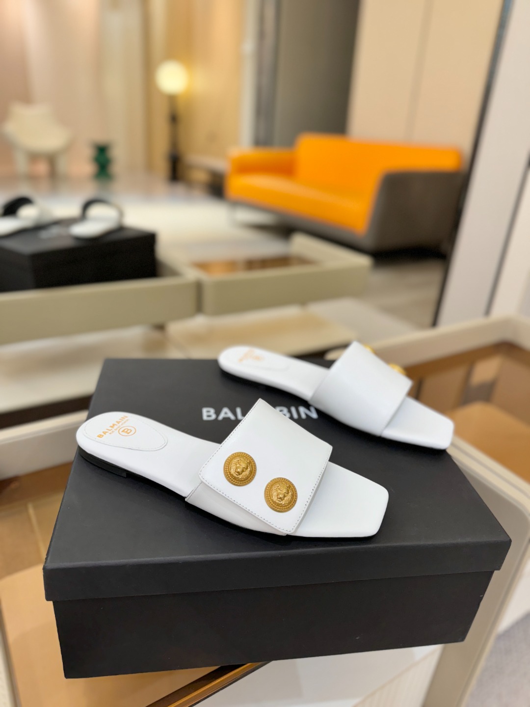 Balmain巴尔曼 走秀时装平底拖鞋𝘽𝙖𝙡𝙢𝙖𝙞𝙣巴尔曼 愈发別致出众 赶紧来一双巴尔曼小美鞋率性的𝘽