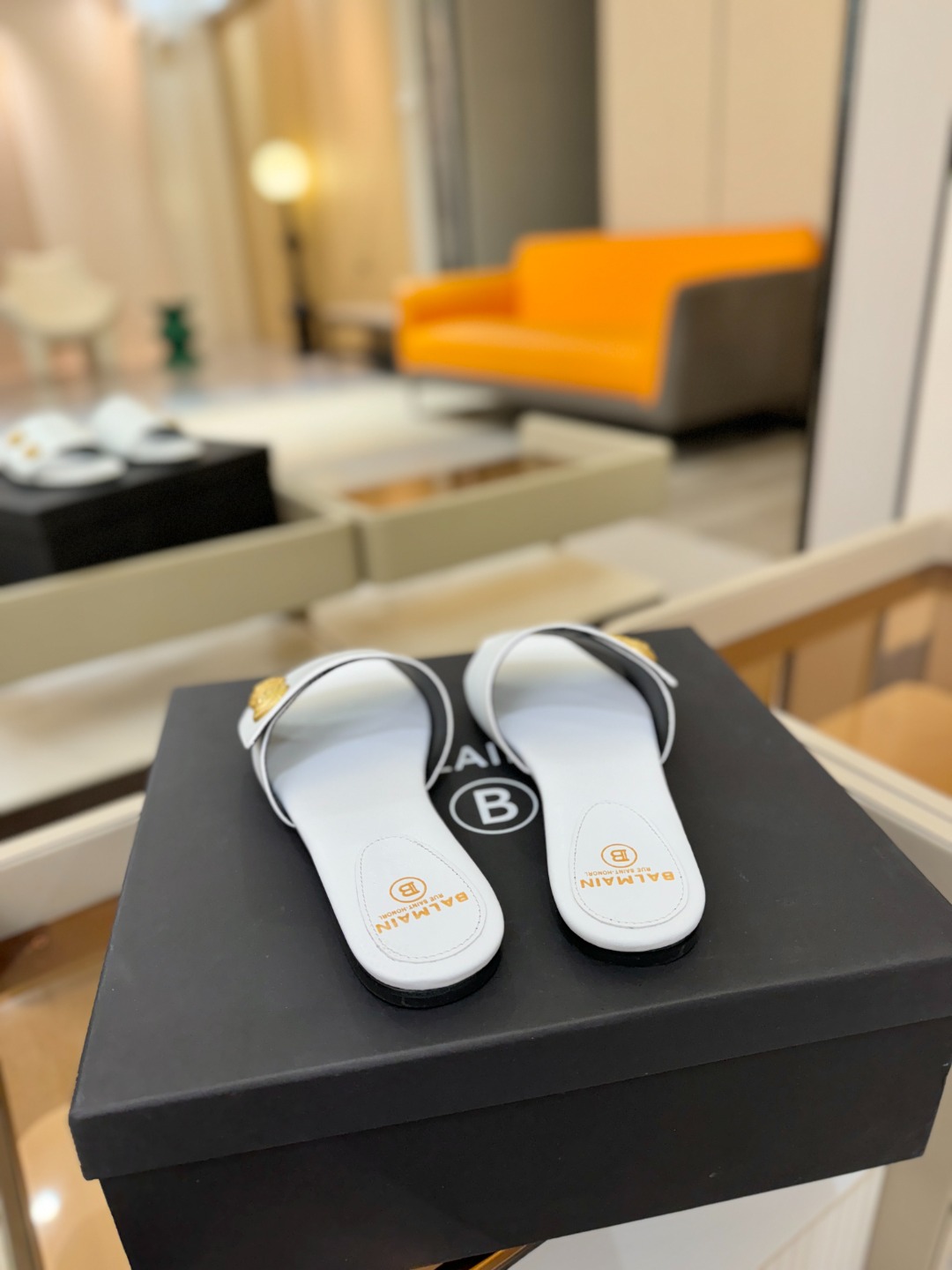 Balmain巴尔曼 走秀时装平底拖鞋𝘽𝙖𝙡𝙢𝙖𝙞𝙣巴尔曼 愈发別致出众 赶紧来一双巴尔曼小美鞋率性的𝘽