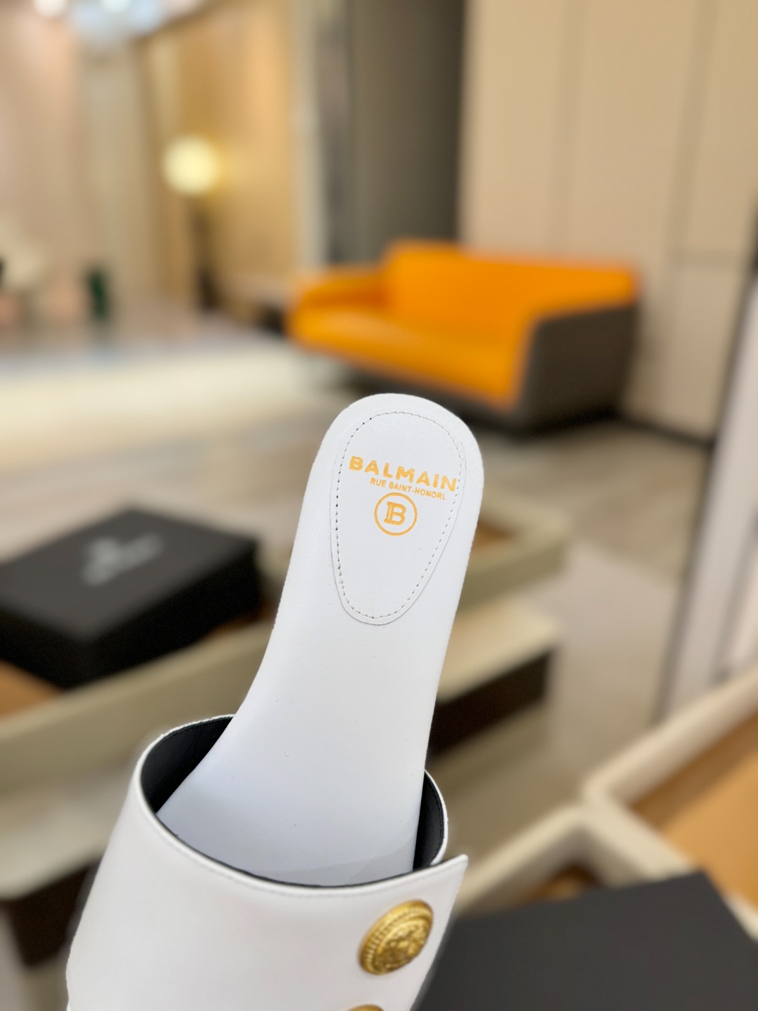 Balmain巴尔曼 走秀时装平底拖鞋𝘽𝙖𝙡𝙢𝙖𝙞𝙣巴尔曼 愈发別致出众 赶紧来一双巴尔曼小美鞋率性的𝘽