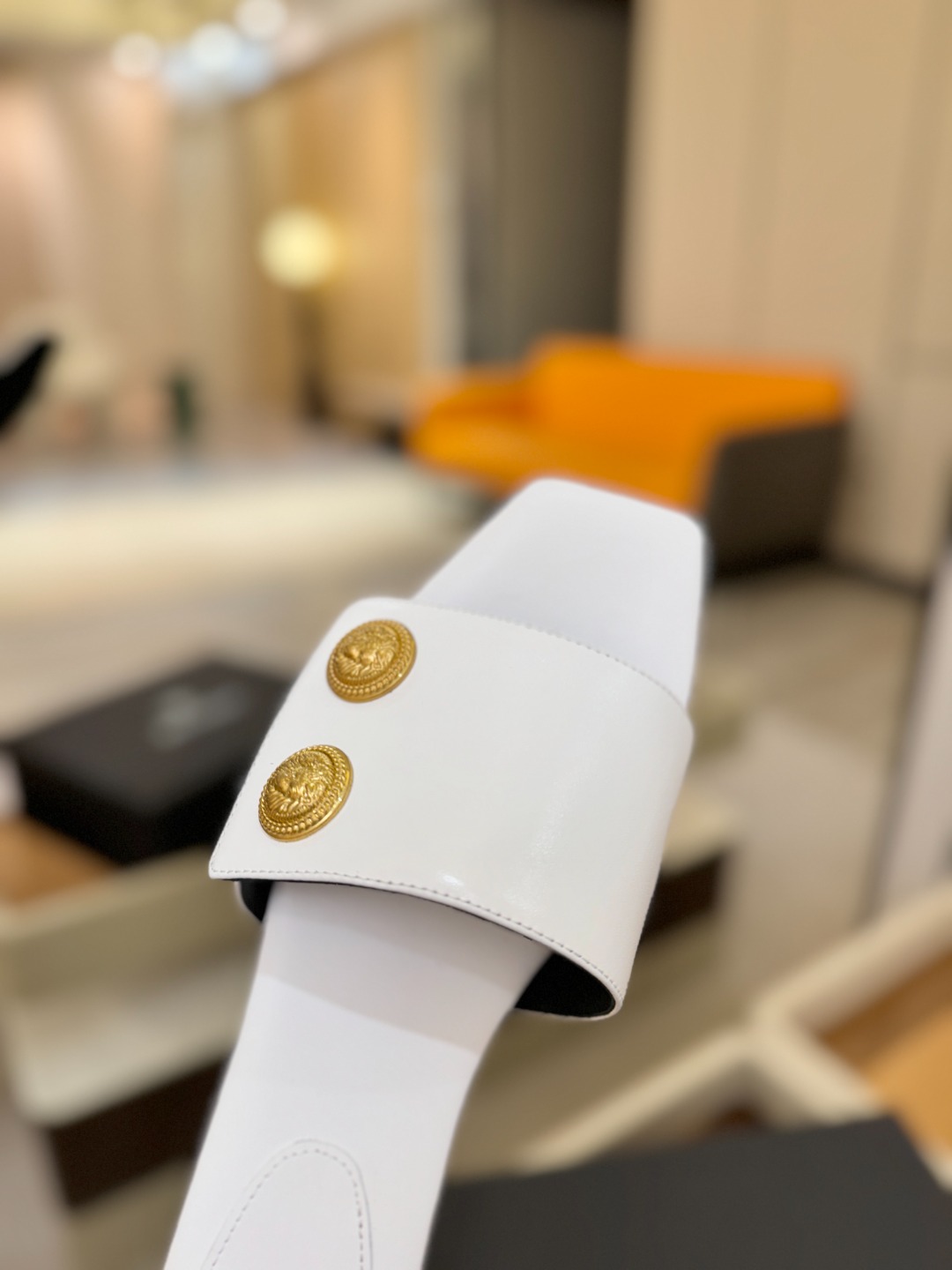 Balmain巴尔曼 走秀时装平底拖鞋𝘽𝙖𝙡𝙢𝙖𝙞𝙣巴尔曼 愈发別致出众 赶紧来一双巴尔曼小美鞋率性的𝘽