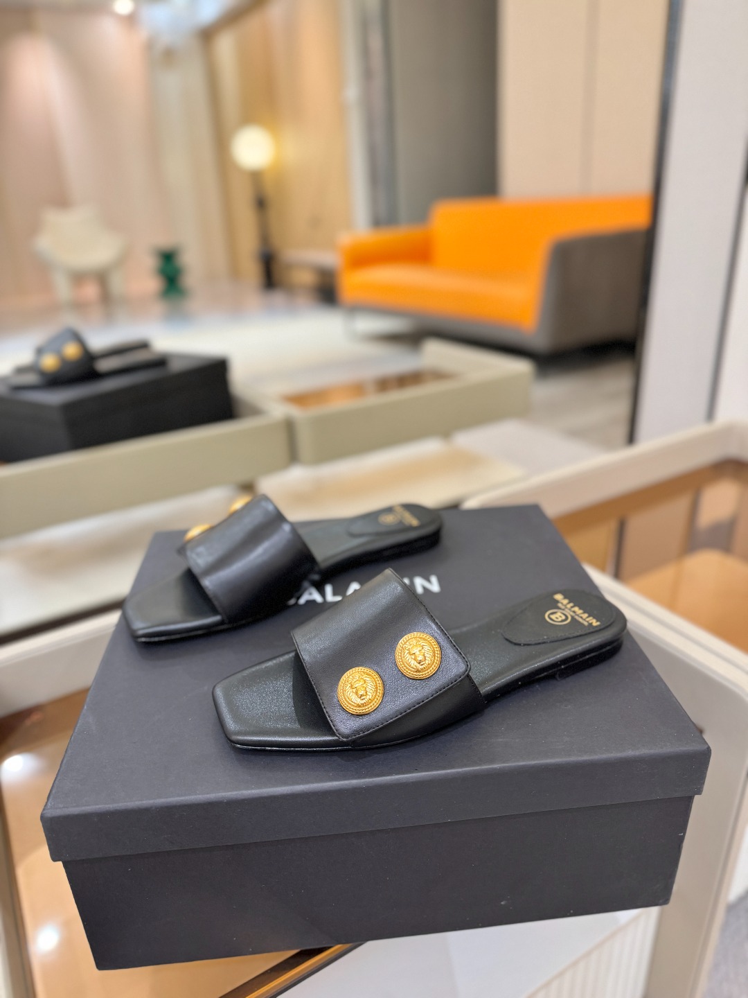 Balmain巴尔曼 走秀时装平底拖鞋𝘽𝙖𝙡𝙢𝙖𝙞𝙣巴尔曼 愈发別致出众 赶紧来一双巴尔曼小美鞋率性的𝘽