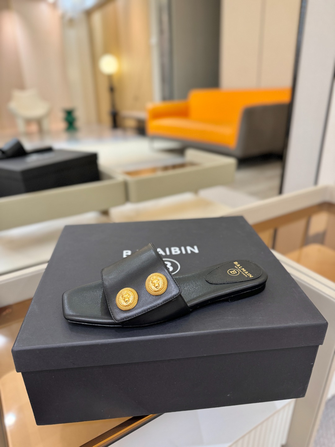 Balmain巴尔曼 走秀时装平底拖鞋𝘽𝙖𝙡𝙢𝙖𝙞𝙣巴尔曼 愈发別致出众 赶紧来一双巴尔曼小美鞋率性的𝘽