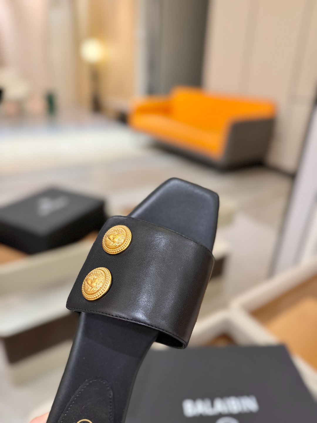 Balmain巴尔曼 走秀时装平底拖鞋𝘽𝙖𝙡𝙢𝙖𝙞𝙣巴尔曼 愈发別致出众 赶紧来一双巴尔曼小美鞋率性的𝘽