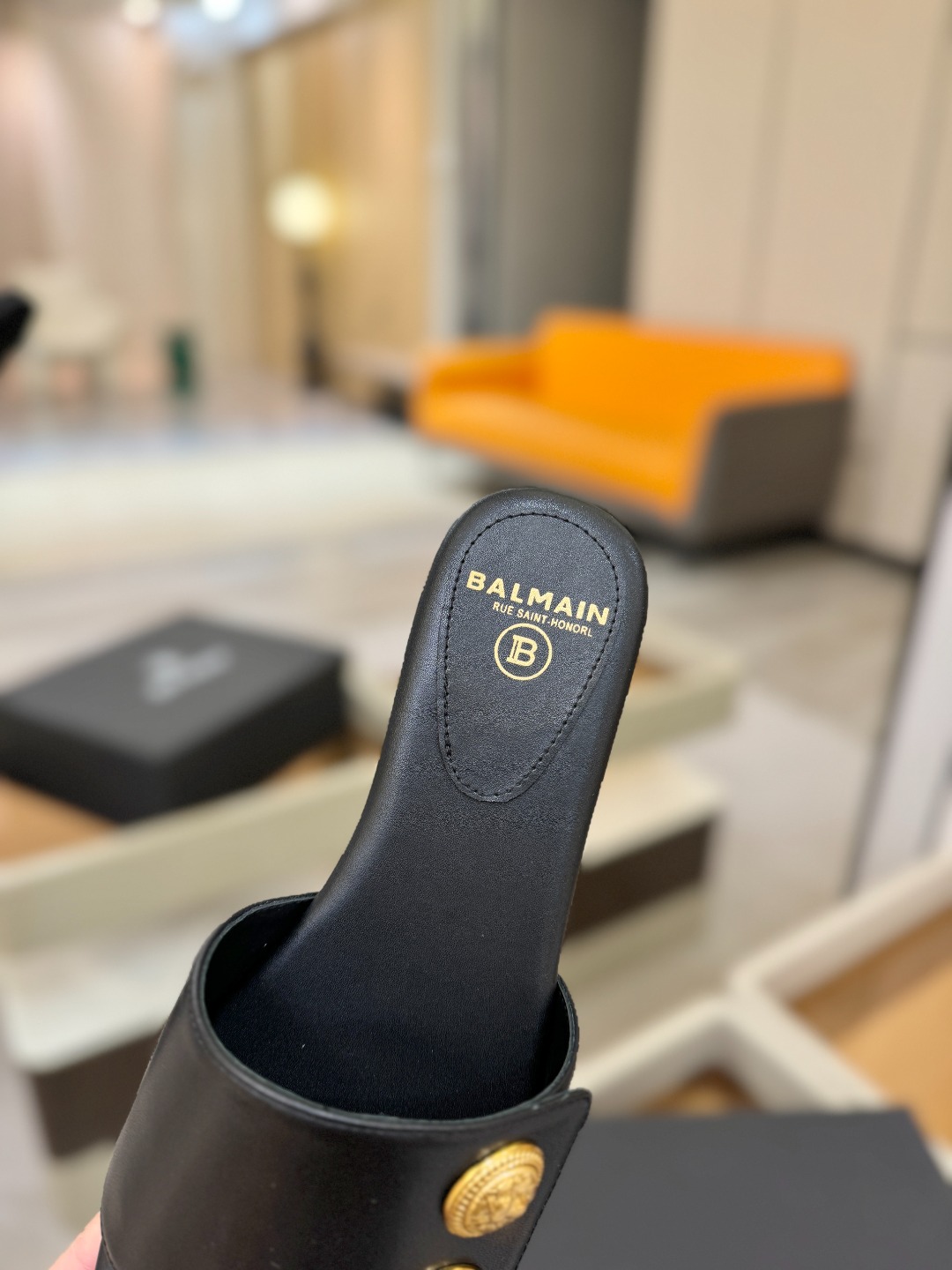 Balmain巴尔曼 走秀时装平底拖鞋𝘽𝙖𝙡𝙢𝙖𝙞𝙣巴尔曼 愈发別致出众 赶紧来一双巴尔曼小美鞋率性的𝘽