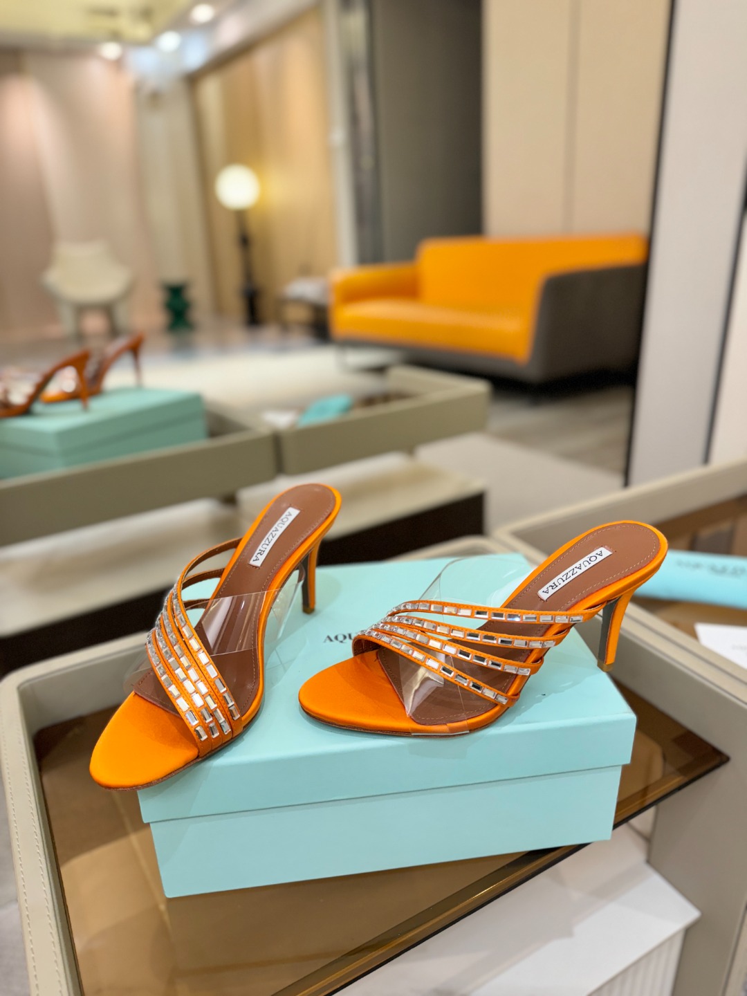 Aquazzura 🍍🍍🍍🍍🍍🍍高端🤙👍♡+♡=♡²【步履间，星光开始流动】当夜色与丝绸滑过脚踝 钻石便