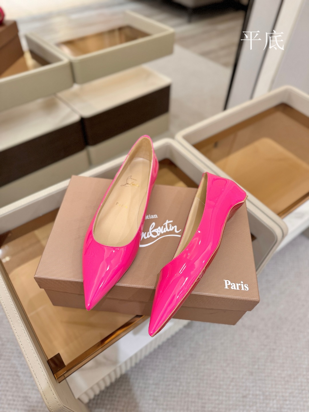 漆皮 单鞋（经典款）质感立体穿出时尚芭莎的气质优质皮里更加柔软透气，无敌瘦腿，穿上立马拉升腿的长度～涵深