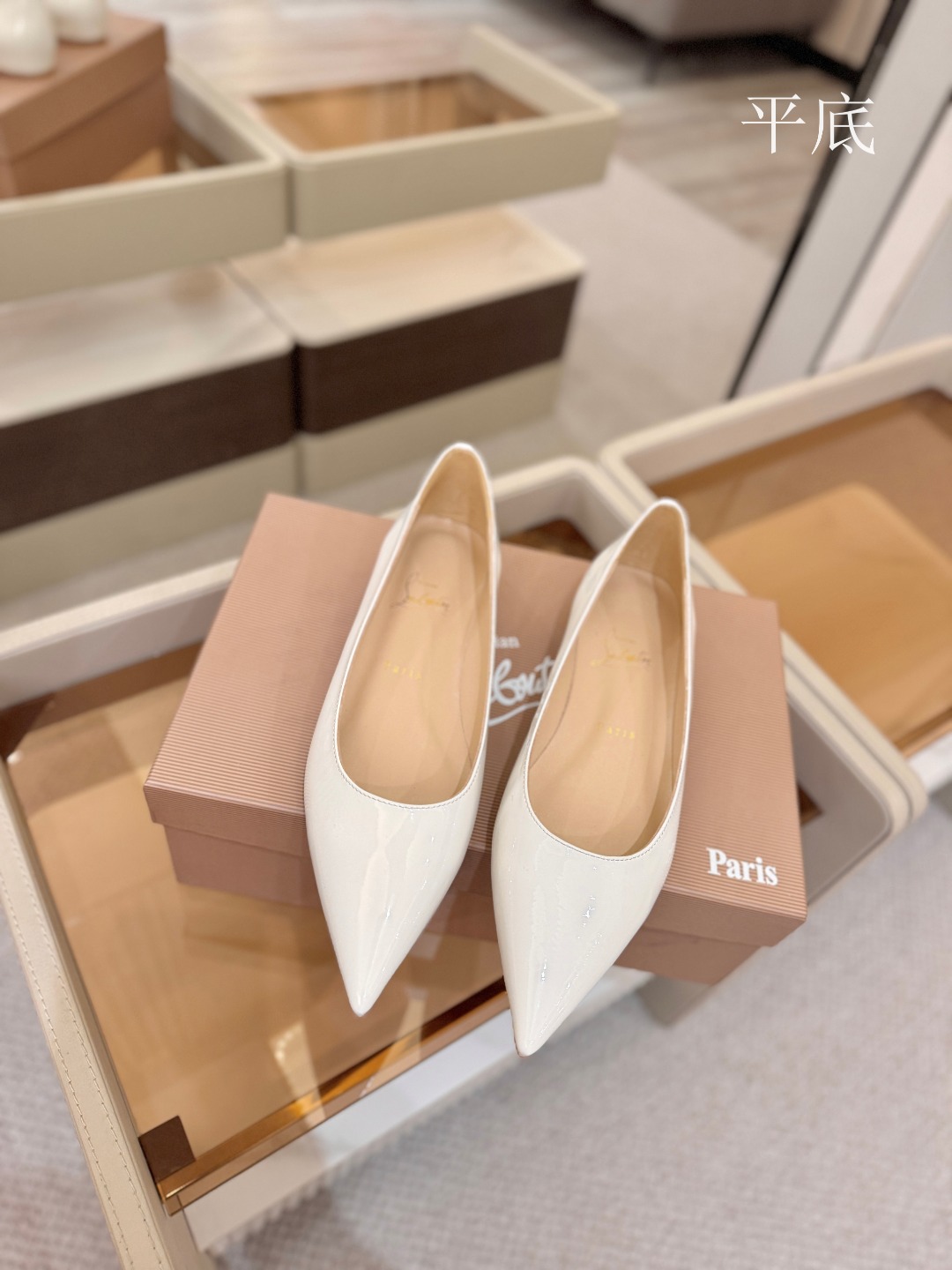 漆皮 单鞋（经典款）质感立体穿出时尚芭莎的气质优质皮里更加柔软透气，无敌瘦腿，穿上立马拉升腿的长度～涵深