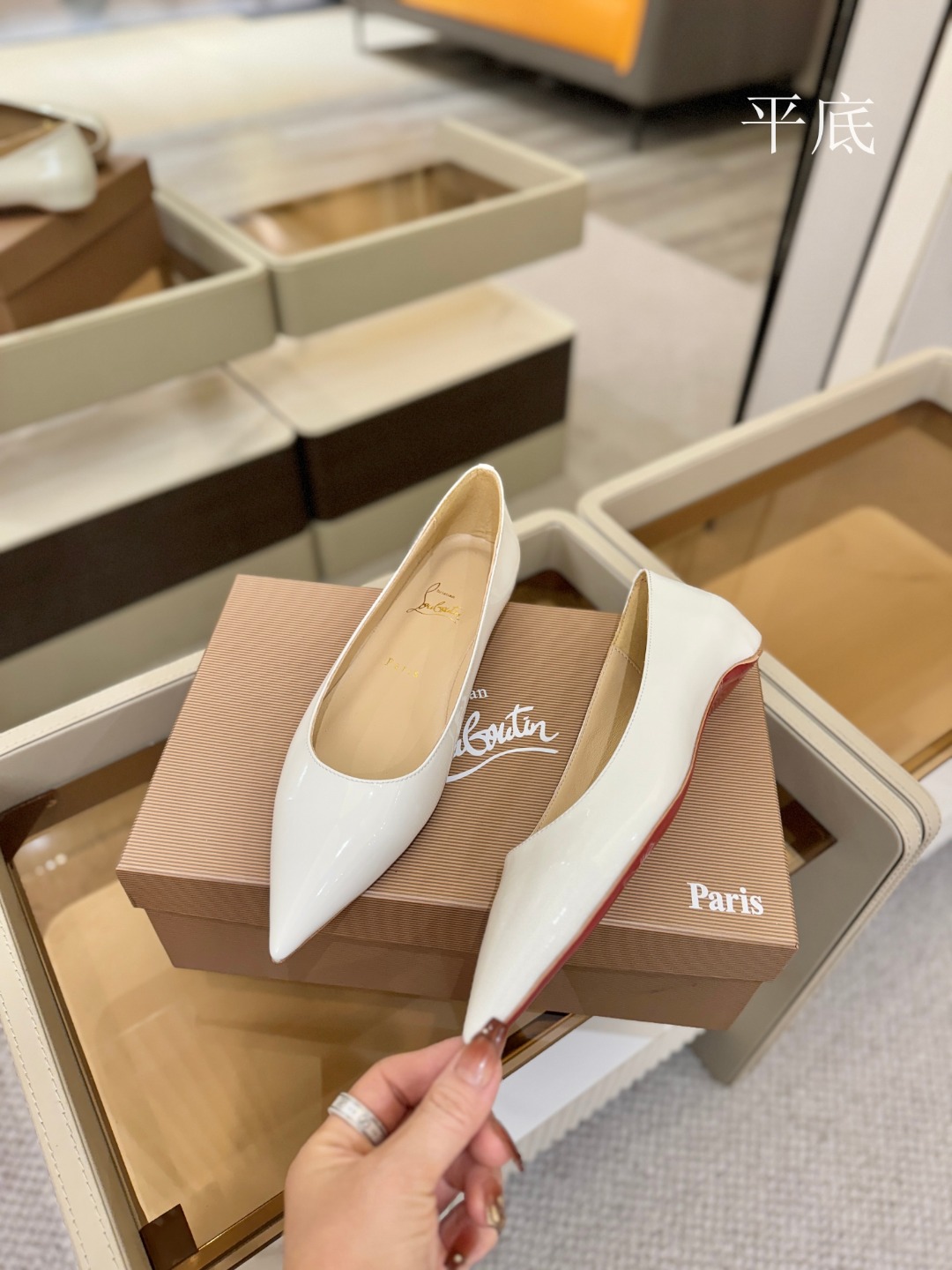 漆皮 单鞋（经典款）质感立体穿出时尚芭莎的气质优质皮里更加柔软透气，无敌瘦腿，穿上立马拉升腿的长度～涵深