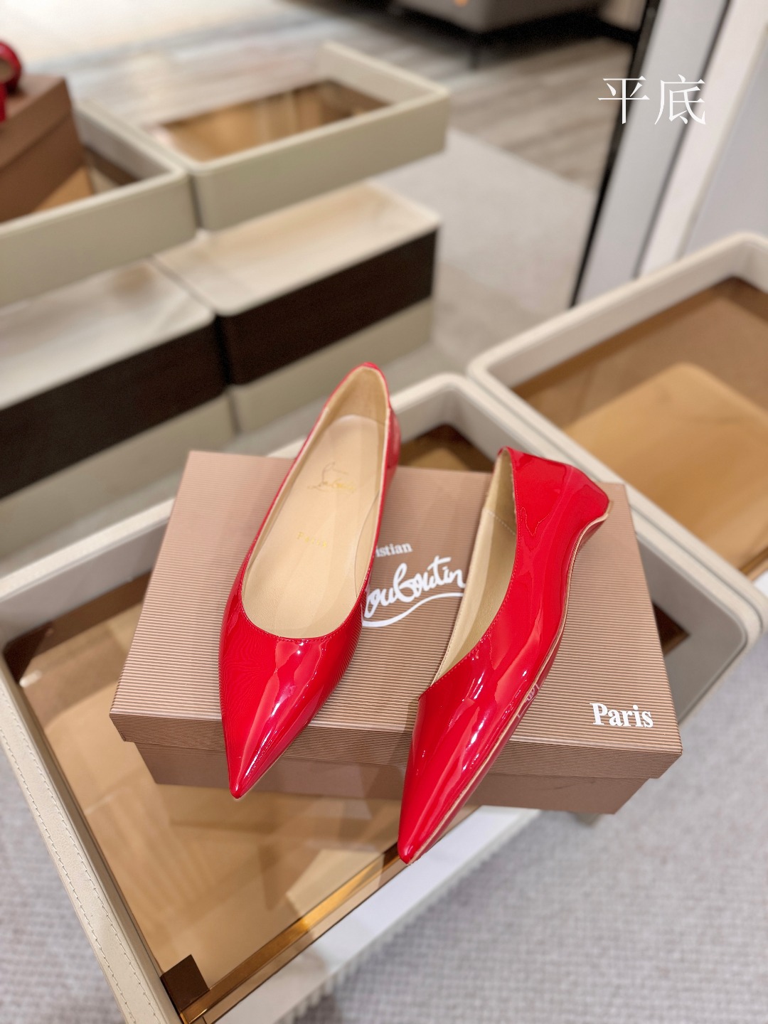 漆皮 单鞋（经典款）质感立体穿出时尚芭莎的气质优质皮里更加柔软透气，无敌瘦腿，穿上立马拉升腿的长度～涵深