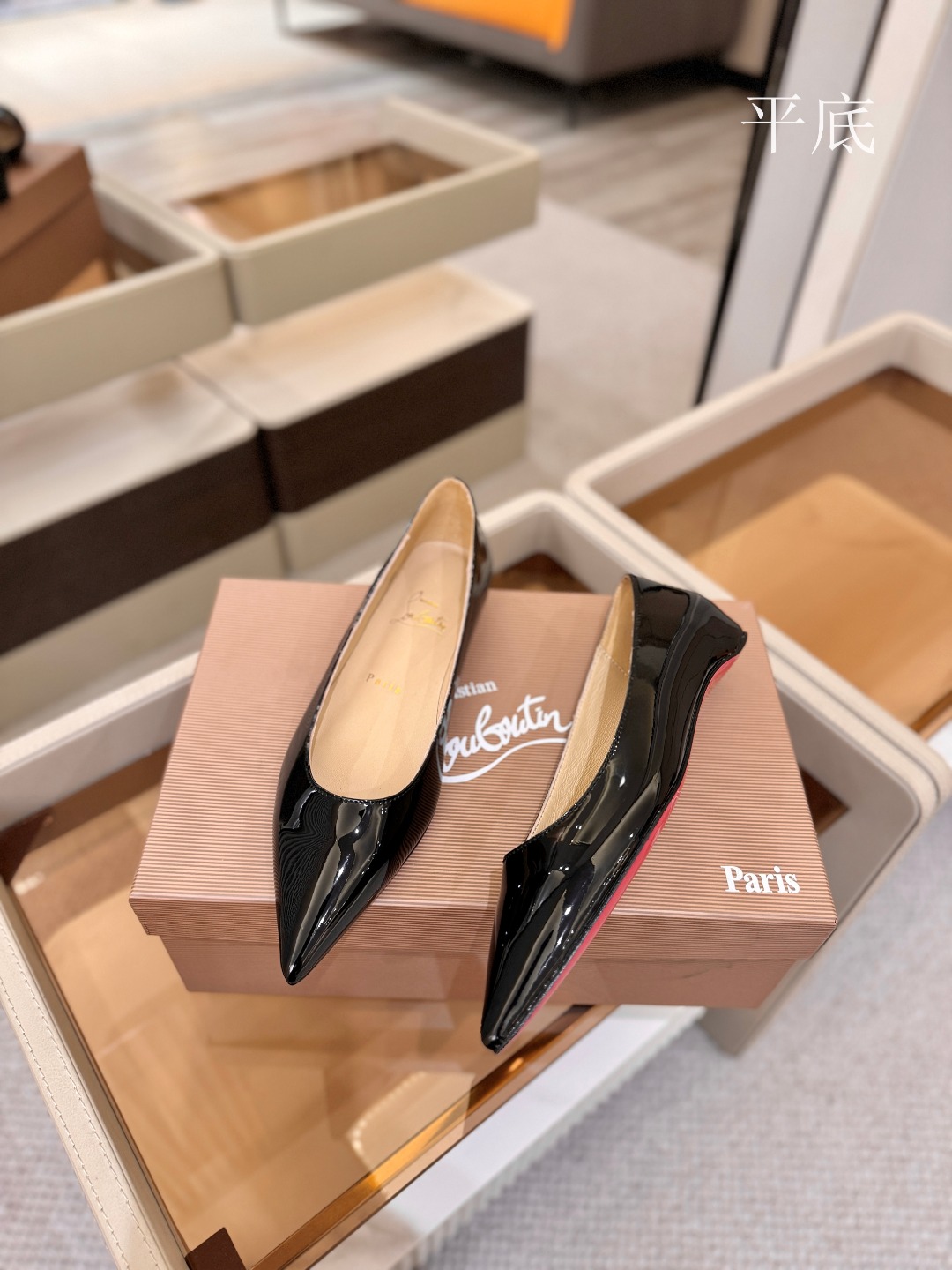 漆皮 单鞋（经典款）质感立体穿出时尚芭莎的气质优质皮里更加柔软透气，无敌瘦腿，穿上立马拉升腿的长度～涵深