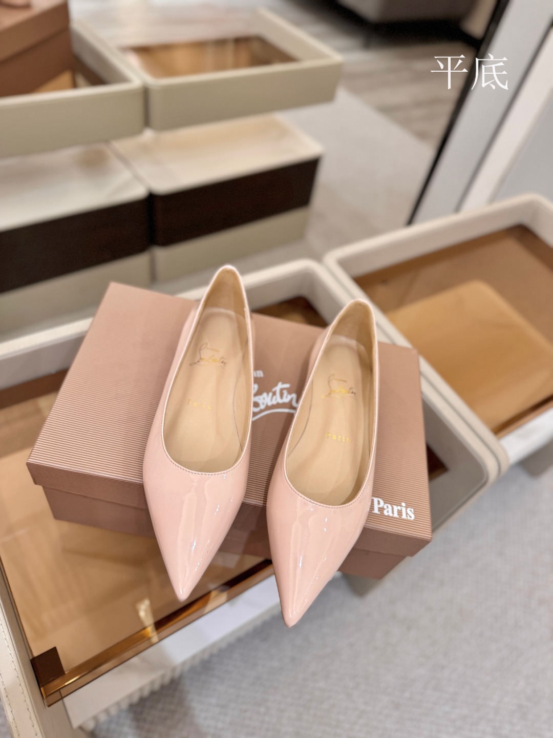 漆皮 单鞋（经典款）质感立体穿出时尚芭莎的气质优质皮里更加柔软透气，无敌瘦腿，穿上立马拉升腿的长度～涵深