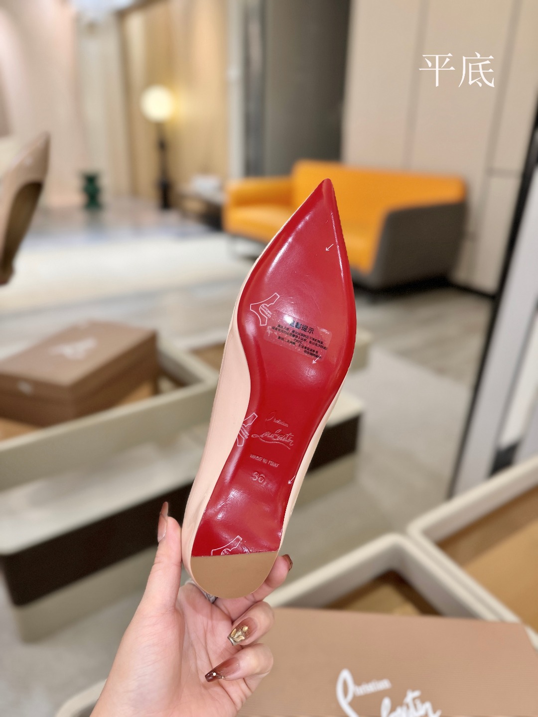 漆皮 单鞋（经典款）质感立体穿出时尚芭莎的气质优质皮里更加柔软透气，无敌瘦腿，穿上立马拉升腿的长度～涵深