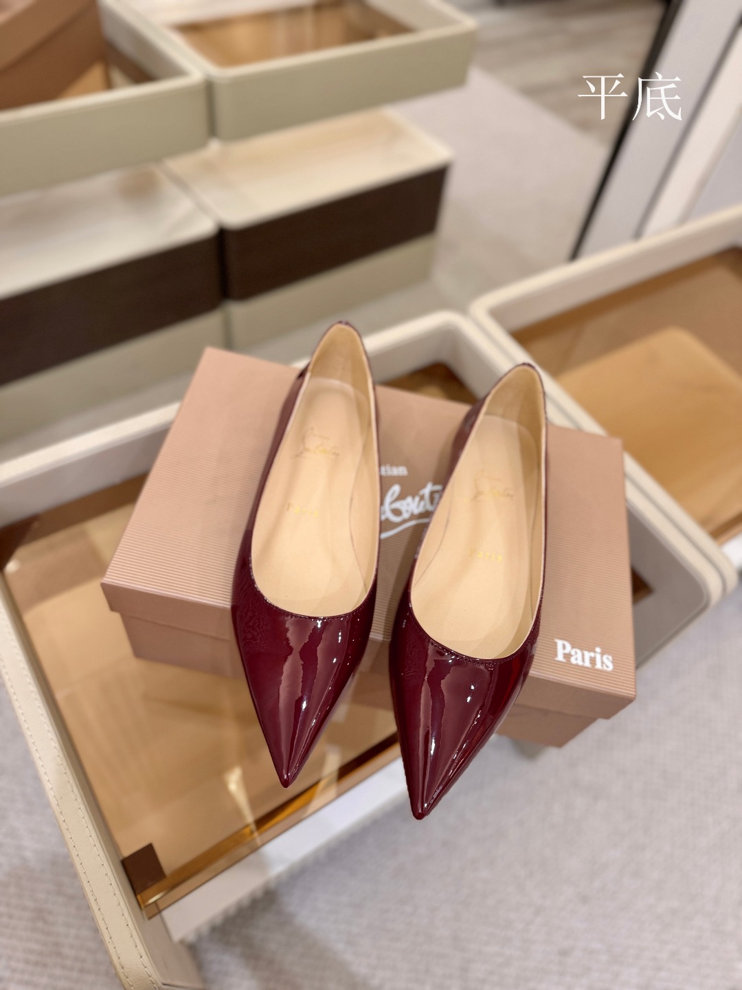 漆皮 单鞋（经典款）质感立体穿出时尚芭莎的气质优质皮里更加柔软透气，无敌瘦腿，穿上立马拉升腿的长度～涵深