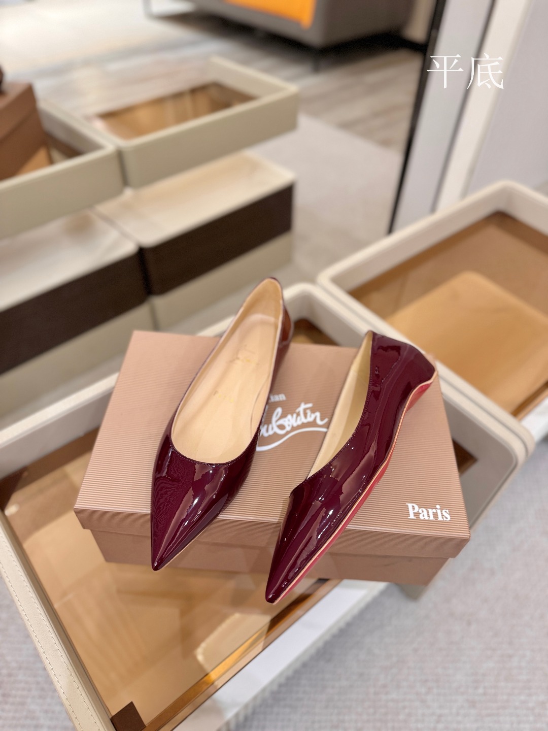 漆皮 单鞋（经典款）质感立体穿出时尚芭莎的气质优质皮里更加柔软透气，无敌瘦腿，穿上立马拉升腿的长度～涵深