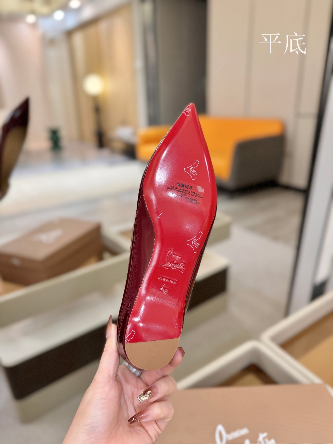 漆皮 单鞋（经典款）质感立体穿出时尚芭莎的气质优质皮里更加柔软透气，无敌瘦腿，穿上立马拉升腿的长度～涵深