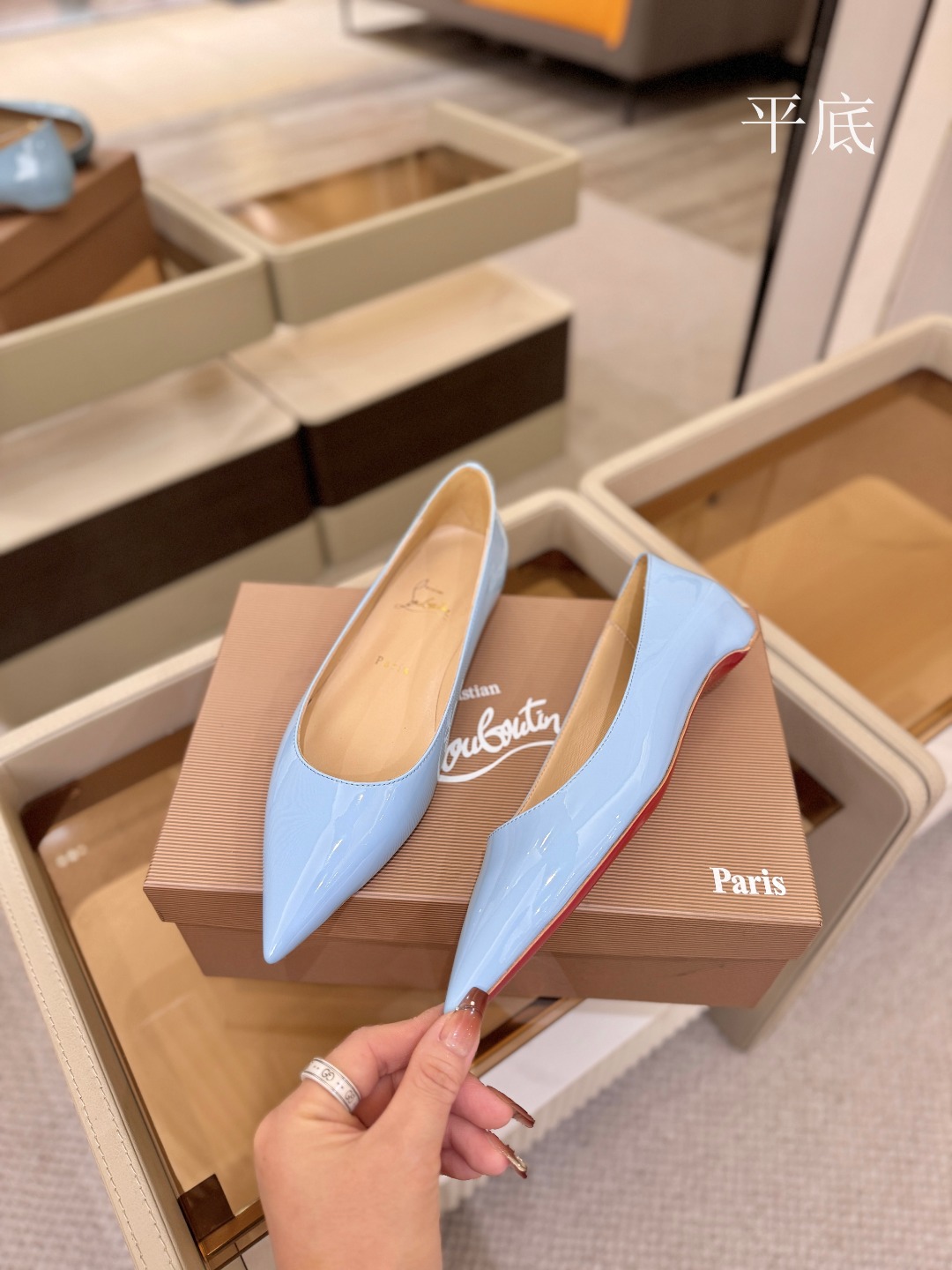 漆皮 单鞋（经典款）质感立体穿出时尚芭莎的气质优质皮里更加柔软透气，无敌瘦腿，穿上立马拉升腿的长度～涵深