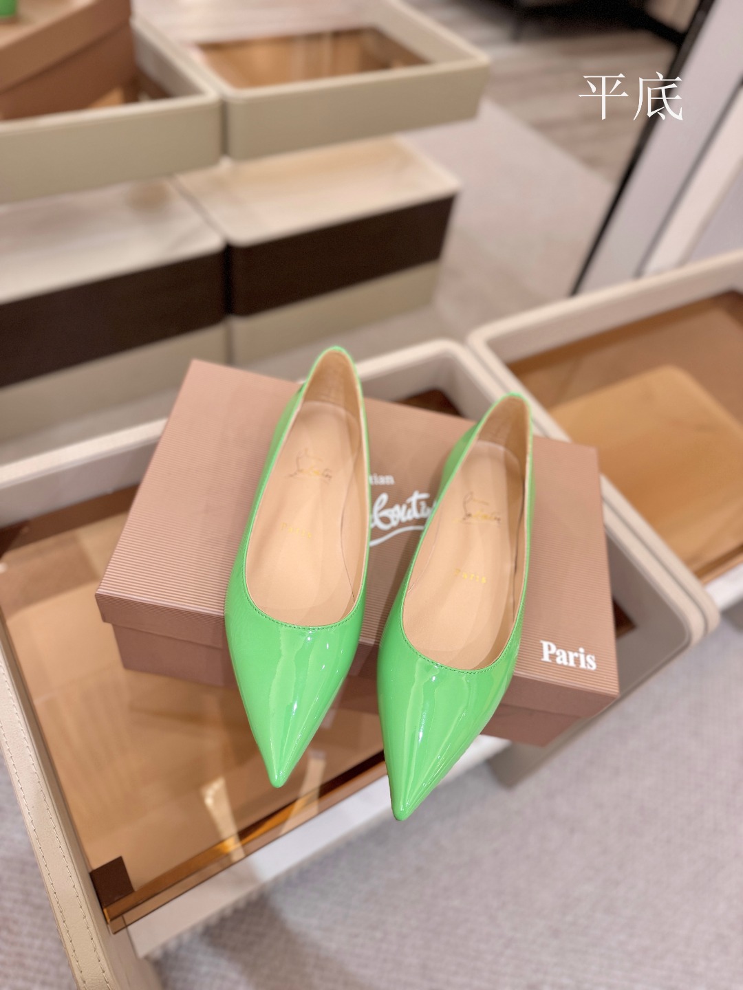 漆皮 单鞋（经典款）质感立体穿出时尚芭莎的气质优质皮里更加柔软透气，无敌瘦腿，穿上立马拉升腿的长度～涵深