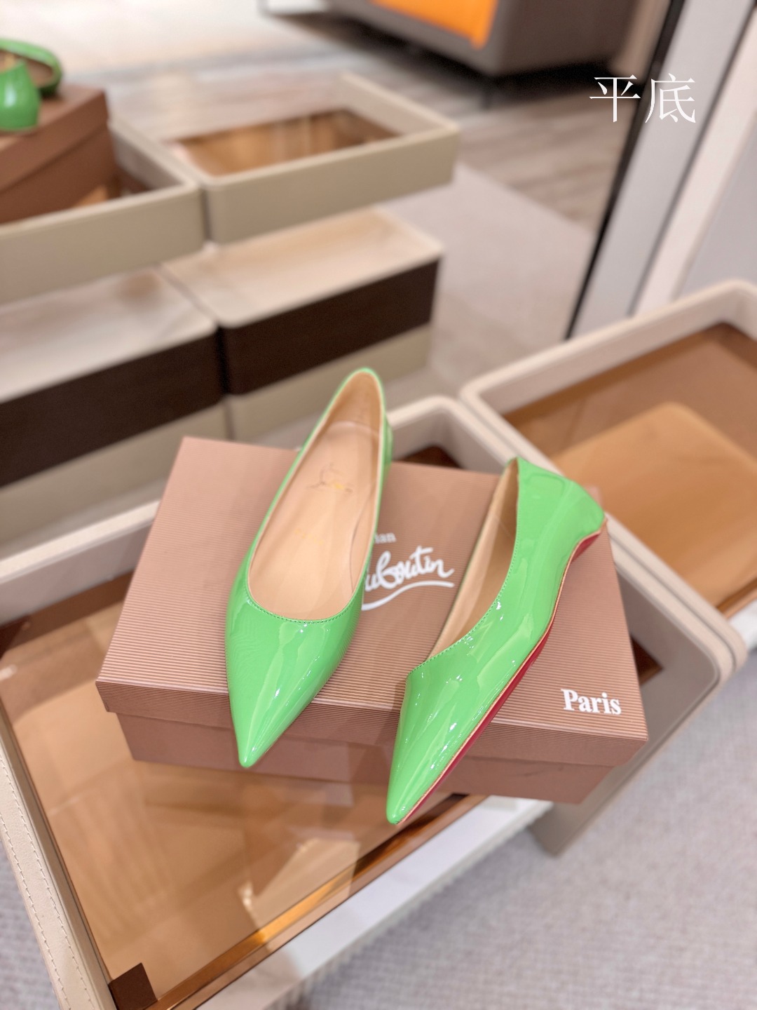 漆皮 单鞋（经典款）质感立体穿出时尚芭莎的气质优质皮里更加柔软透气，无敌瘦腿，穿上立马拉升腿的长度～涵深