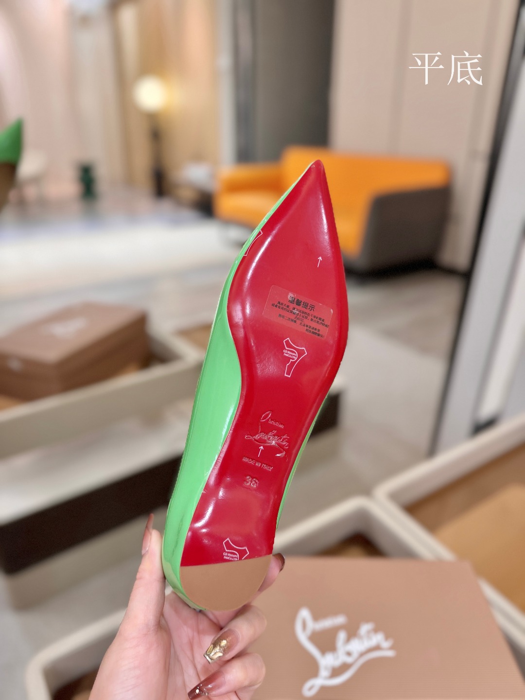 漆皮 单鞋（经典款）质感立体穿出时尚芭莎的气质优质皮里更加柔软透气，无敌瘦腿，穿上立马拉升腿的长度～涵深