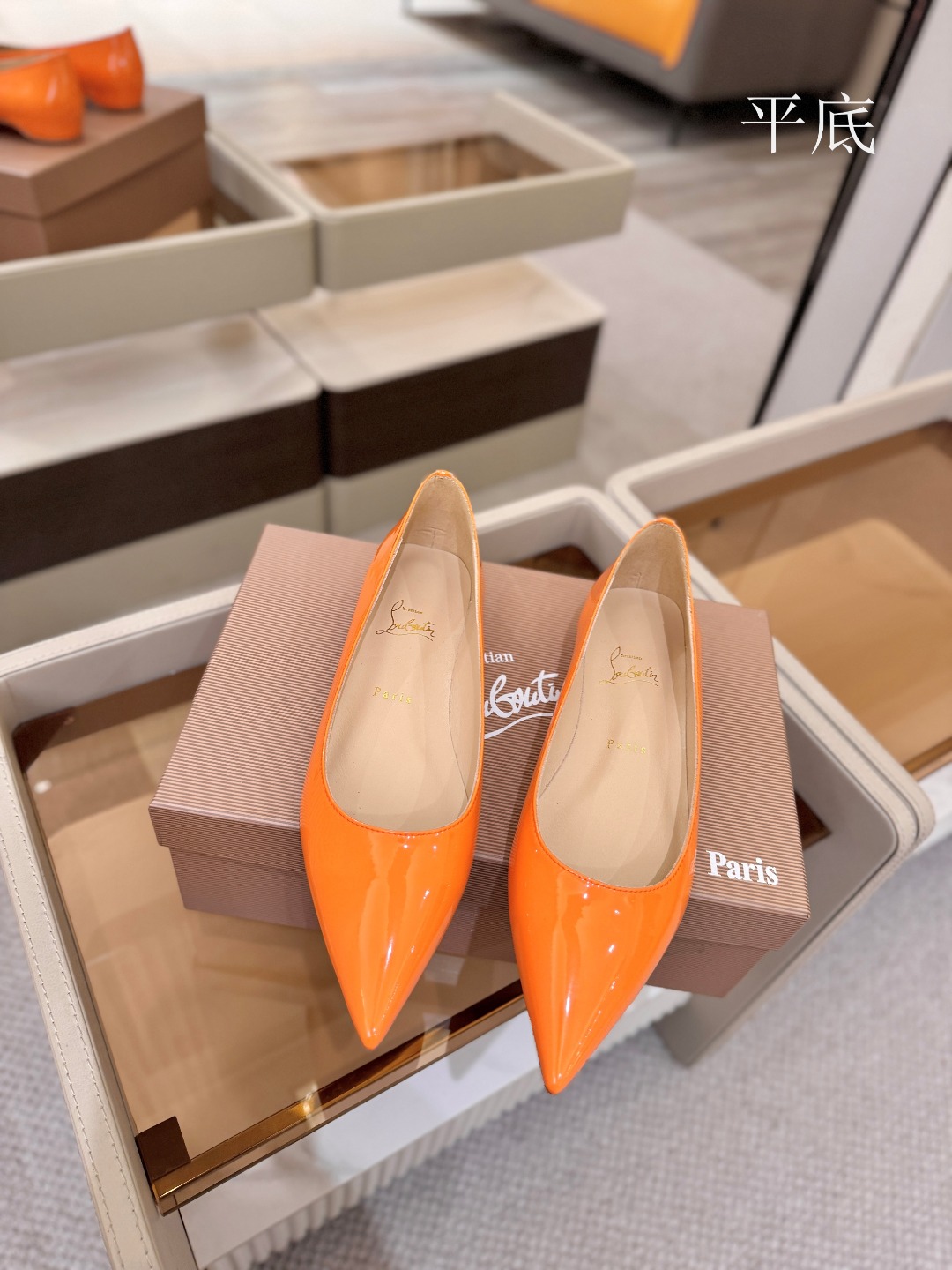 漆皮 单鞋（经典款）质感立体穿出时尚芭莎的气质优质皮里更加柔软透气，无敌瘦腿，穿上立马拉升腿的长度～涵深