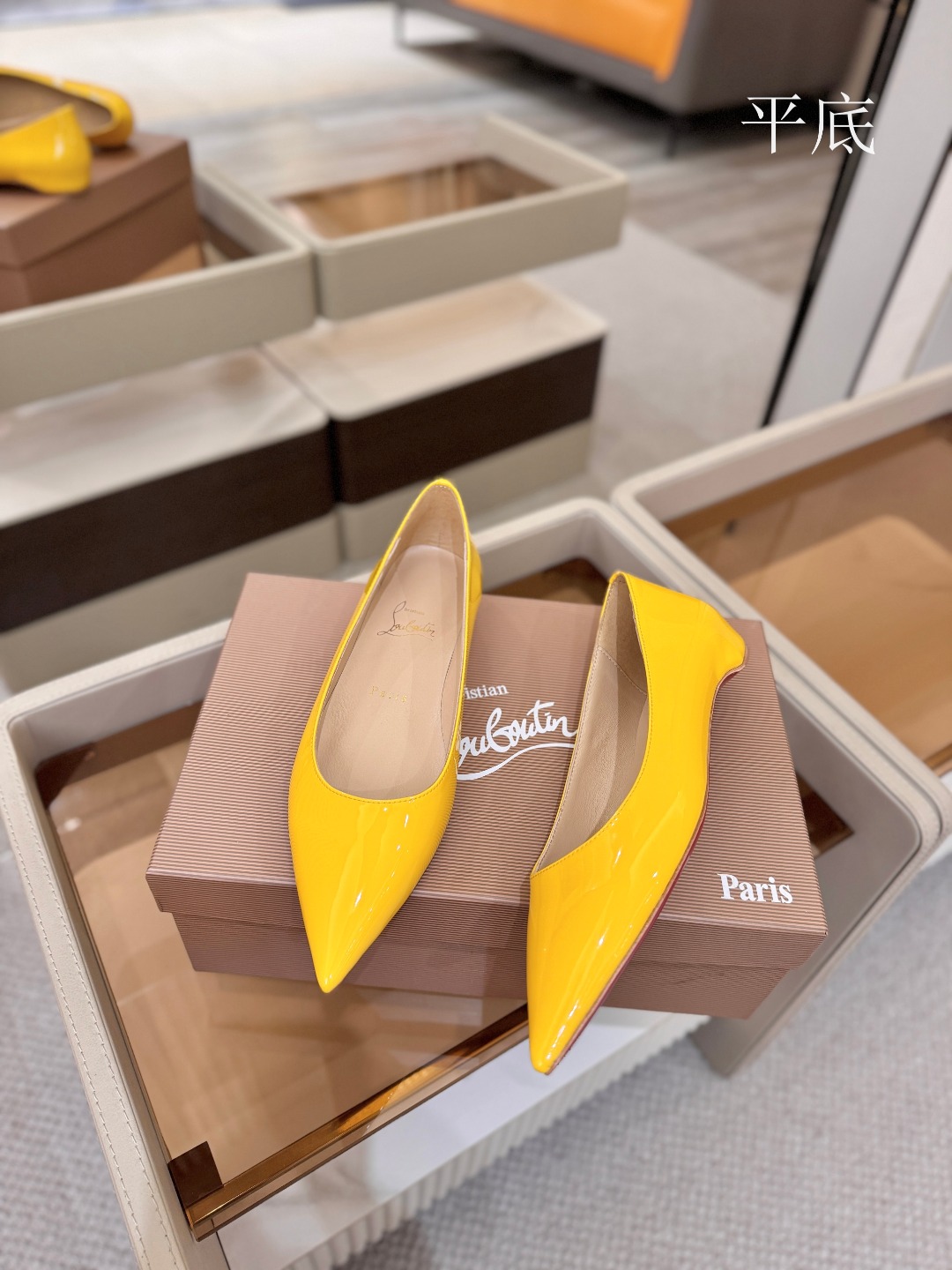 漆皮 单鞋（经典款）质感立体穿出时尚芭莎的气质优质皮里更加柔软透气，无敌瘦腿，穿上立马拉升腿的长度～涵深