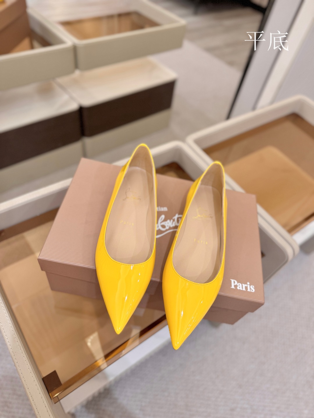 漆皮 单鞋（经典款）质感立体穿出时尚芭莎的气质优质皮里更加柔软透气，无敌瘦腿，穿上立马拉升腿的长度～涵深