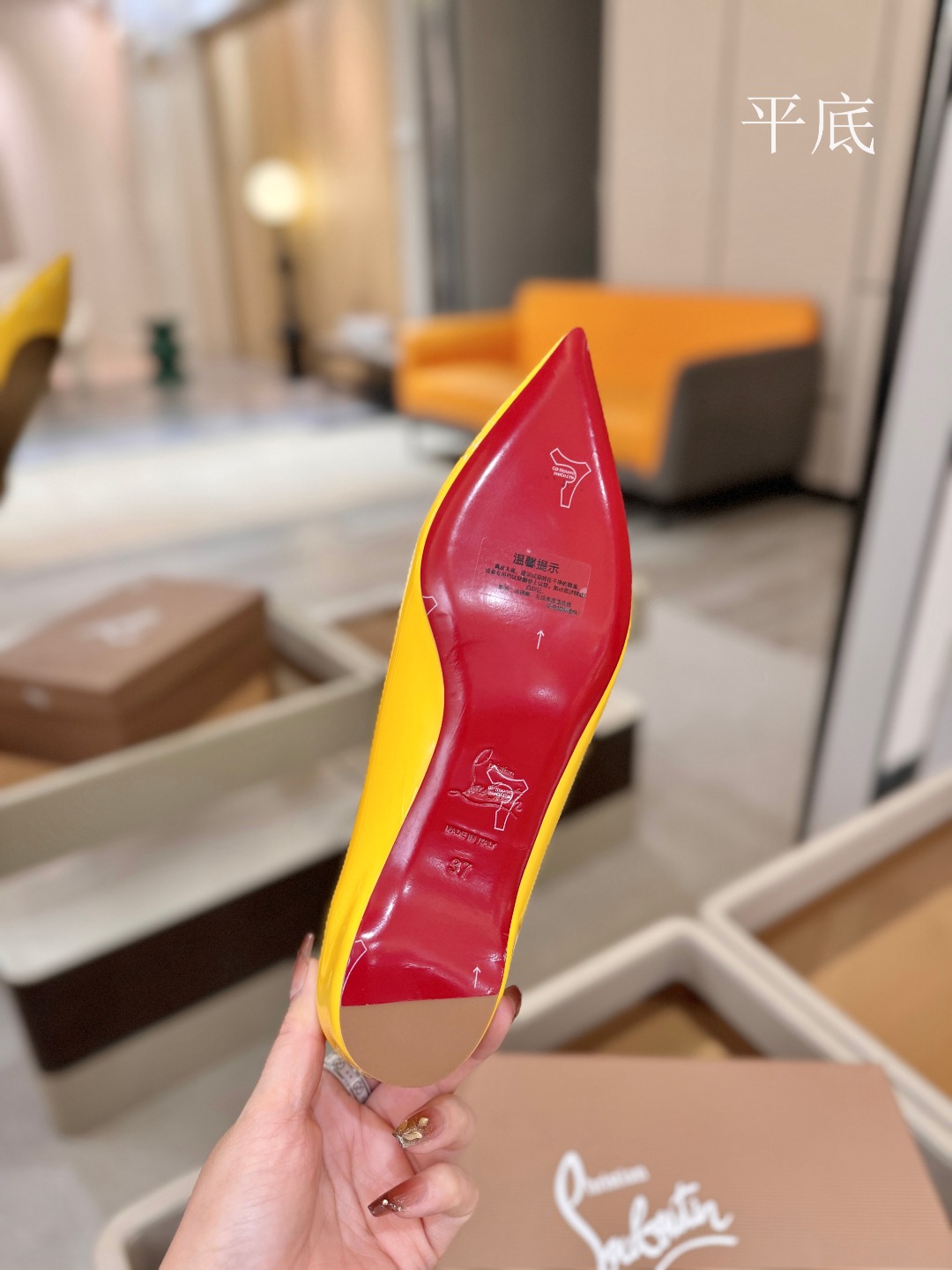 漆皮 单鞋（经典款）质感立体穿出时尚芭莎的气质优质皮里更加柔软透气，无敌瘦腿，穿上立马拉升腿的长度～涵深