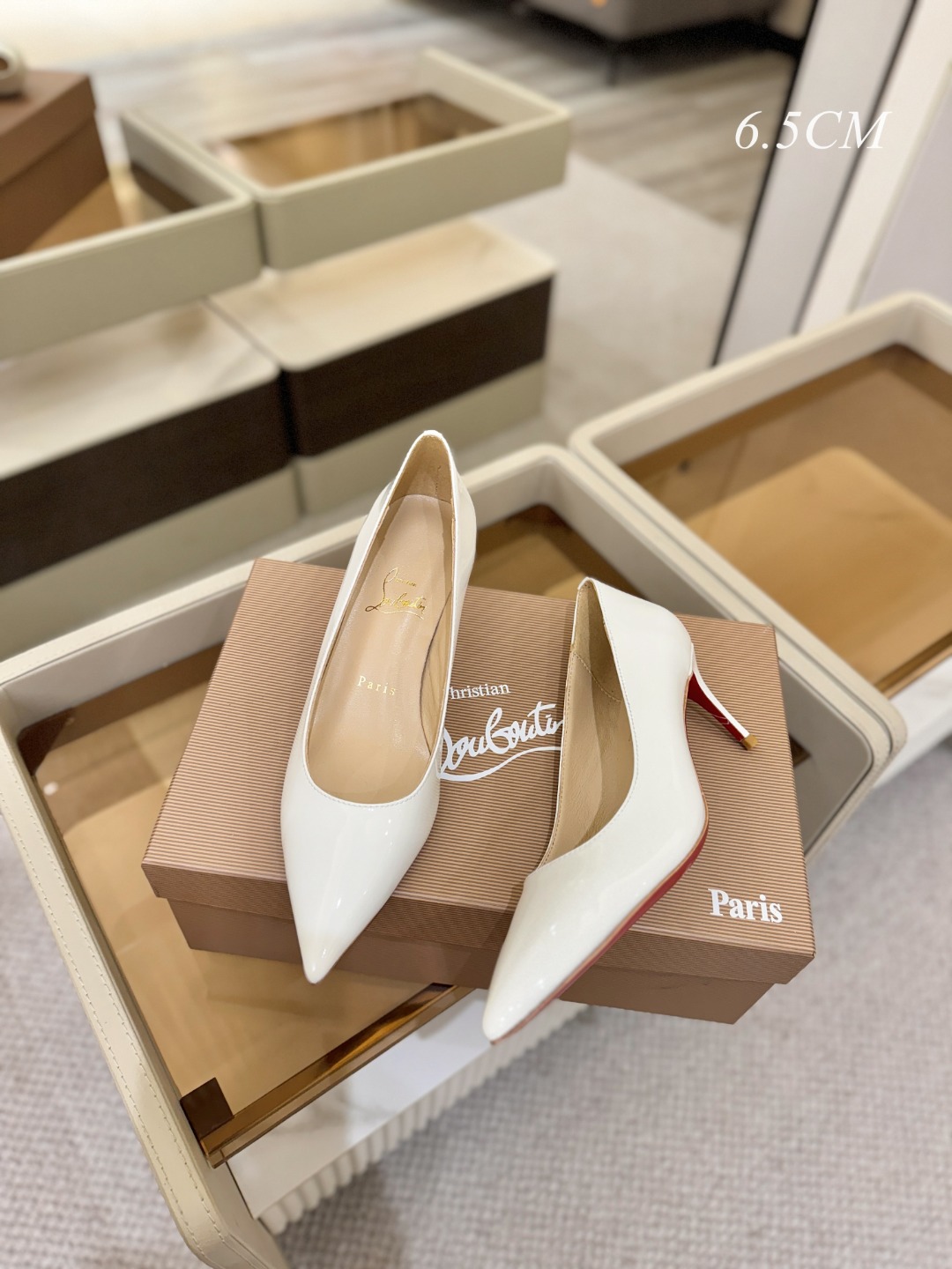 漆皮 单鞋（经典款）质感立体穿出时尚芭莎的气质优质皮里更加柔软透气，无敌瘦腿，穿上立马拉升腿的长度～涵深