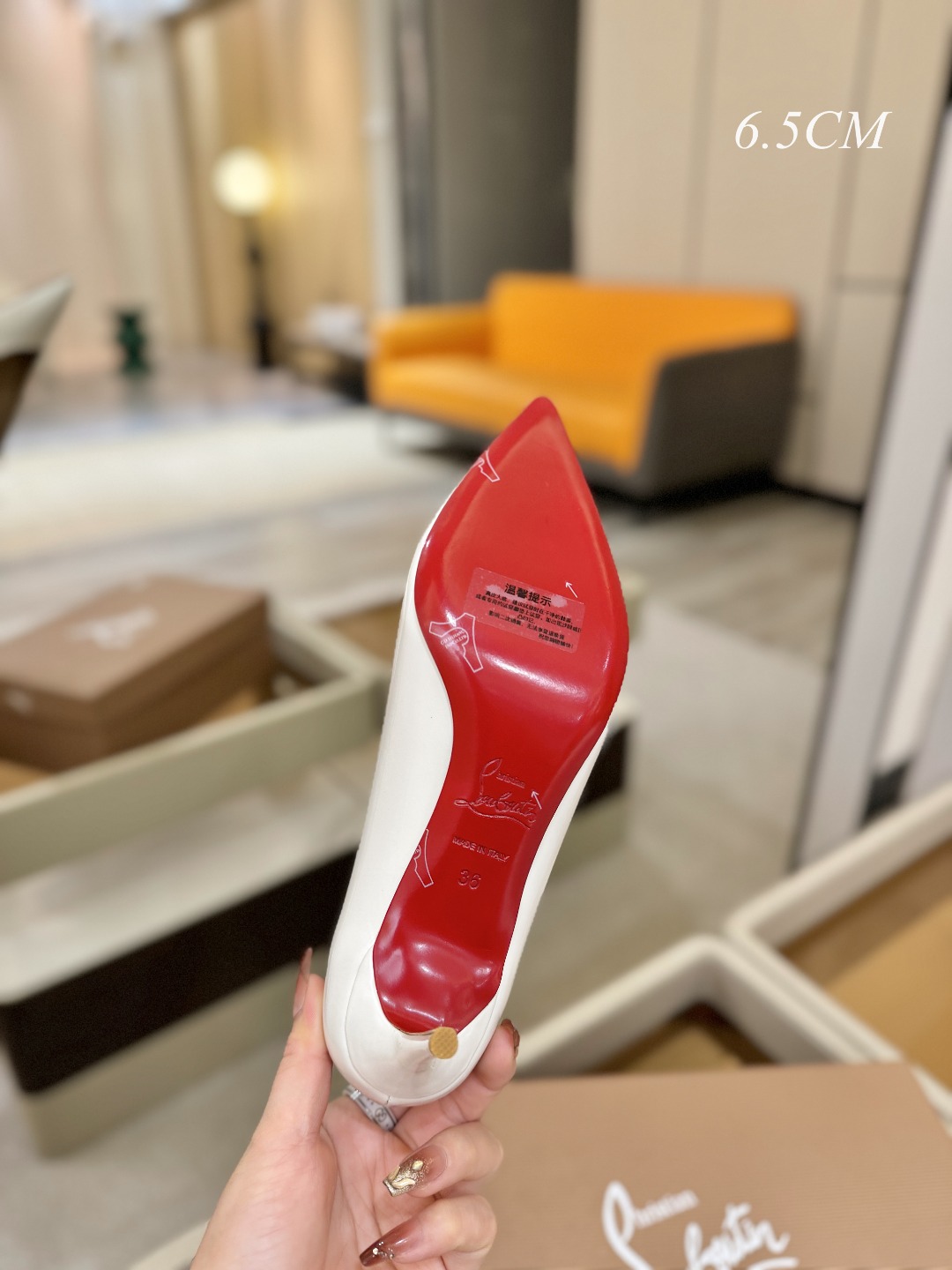 漆皮 单鞋（经典款）质感立体穿出时尚芭莎的气质优质皮里更加柔软透气，无敌瘦腿，穿上立马拉升腿的长度～涵深